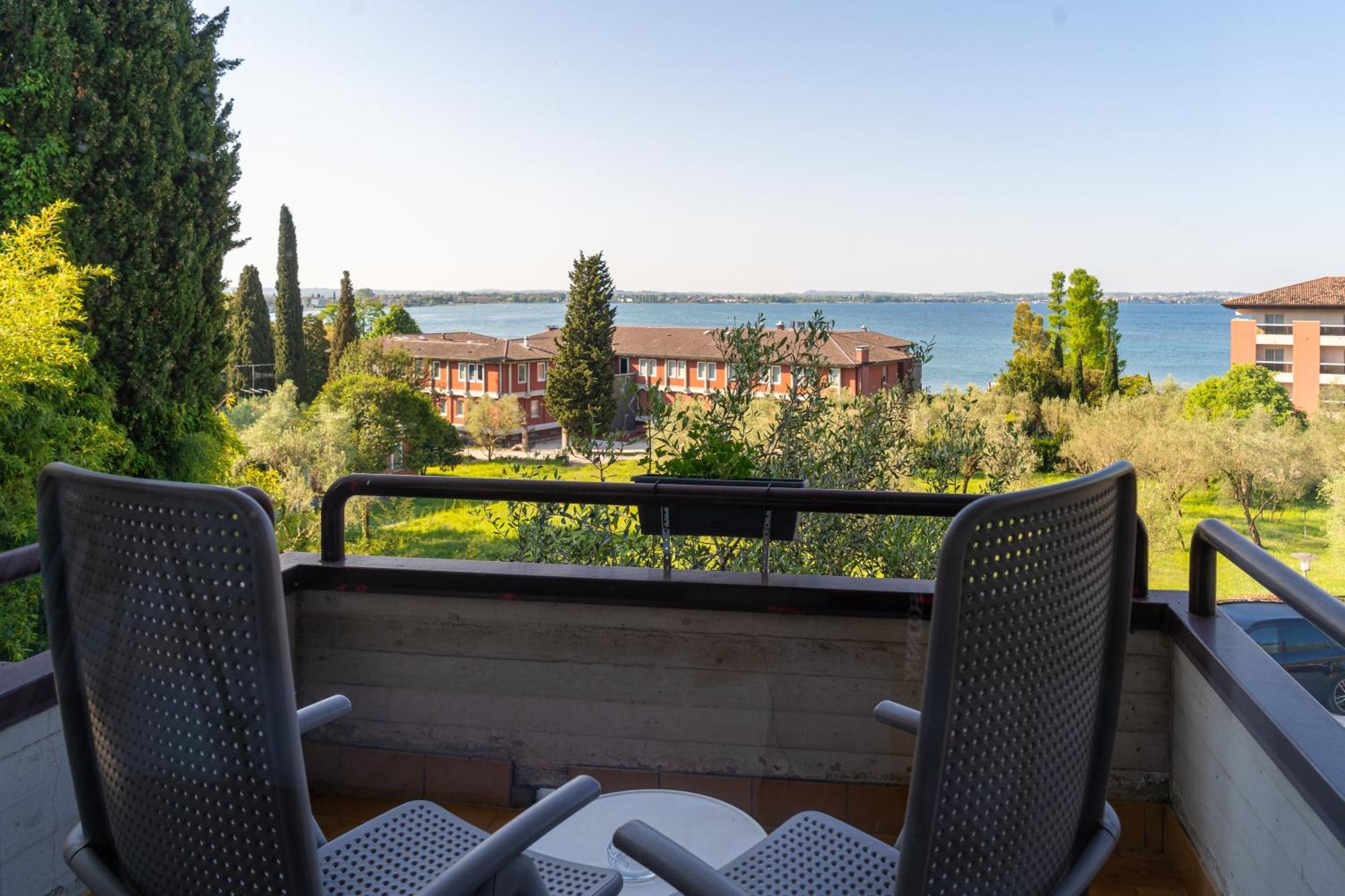 Double or Twin Room Lake View
