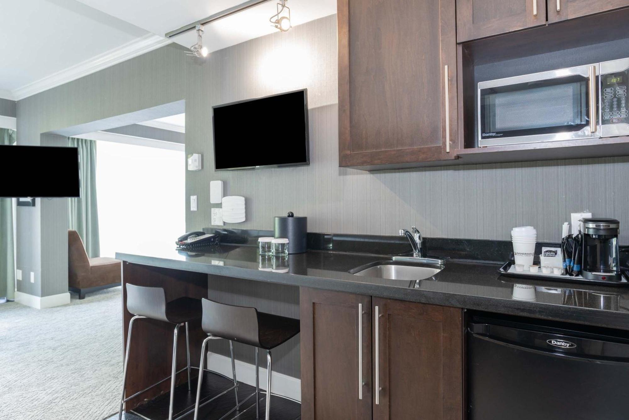 Studio Suite, 1 King Bed, Single Bed, Sofa Bed, Kitchenette,1676737610:JPEG