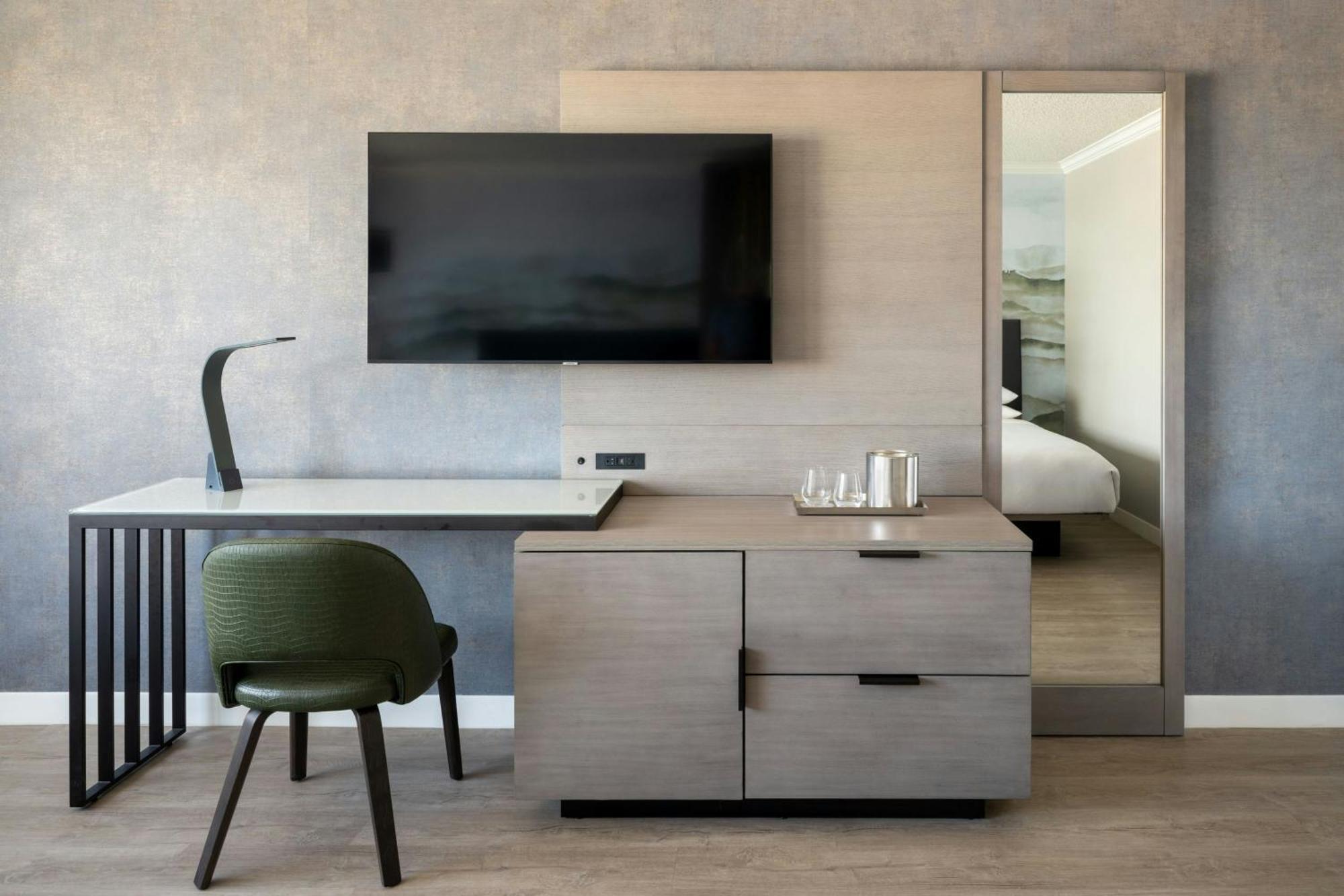 Superior Corner King Room,1678674723:JPEG