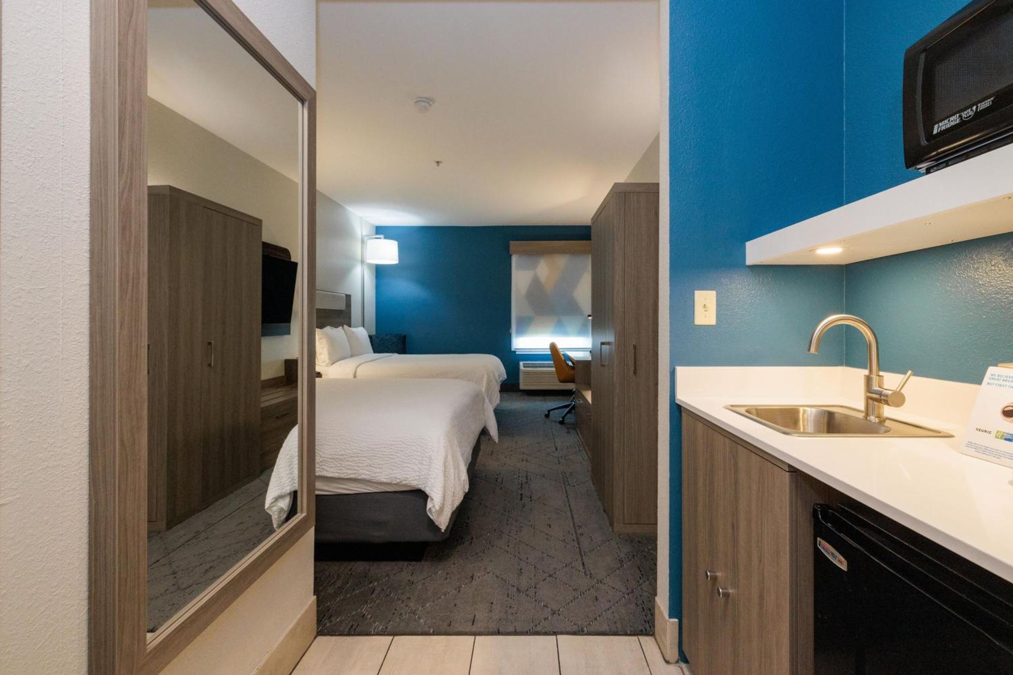 Standard Room with Two Queen Beds,1276757248:JPEG