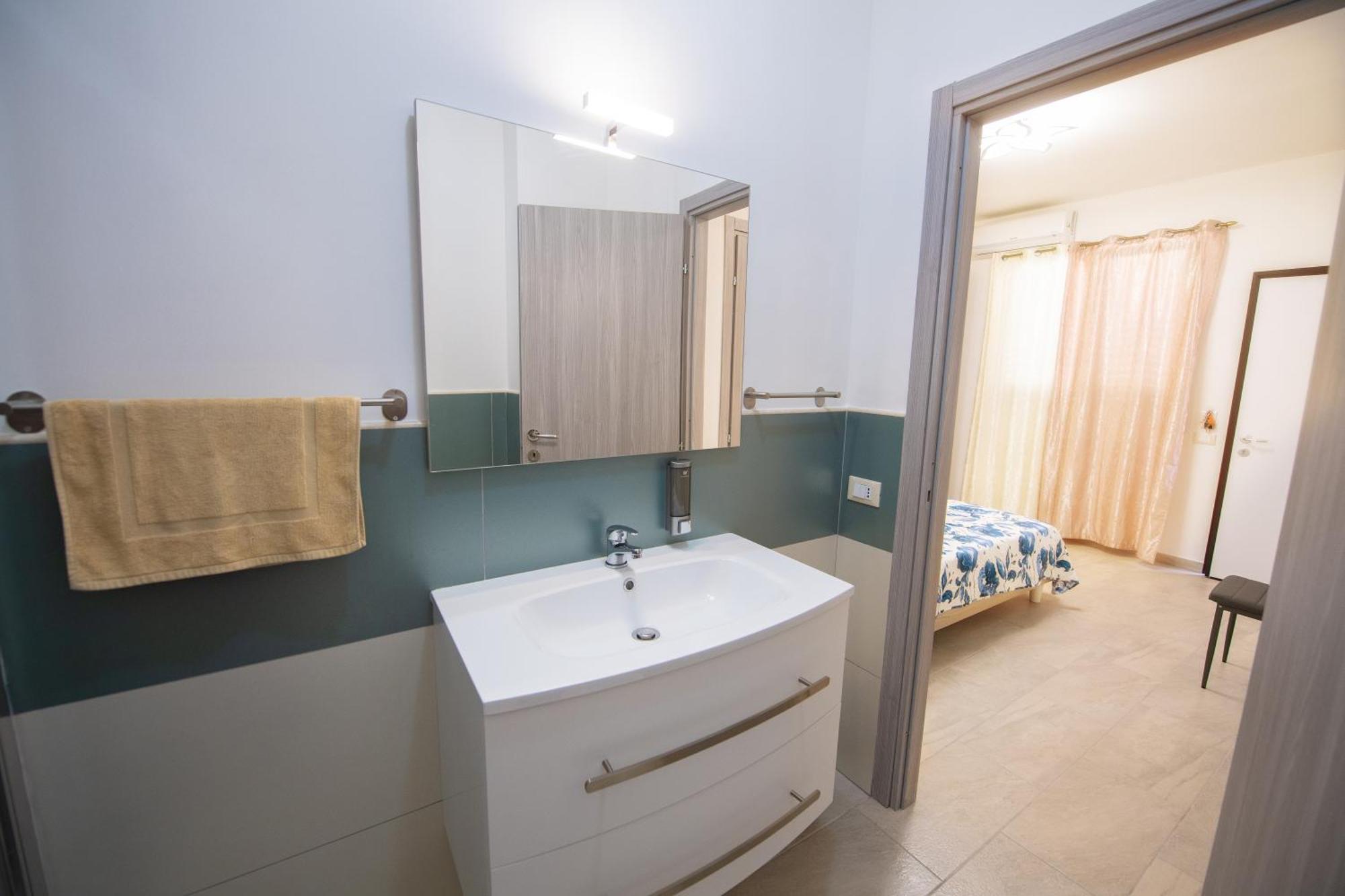 Quadruple Room Shower,1682977705:JPEG