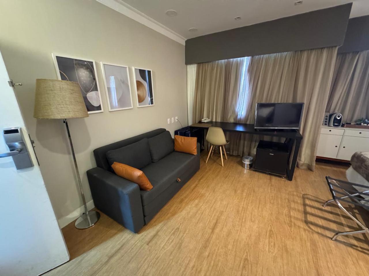 Deluxe Queen Suite