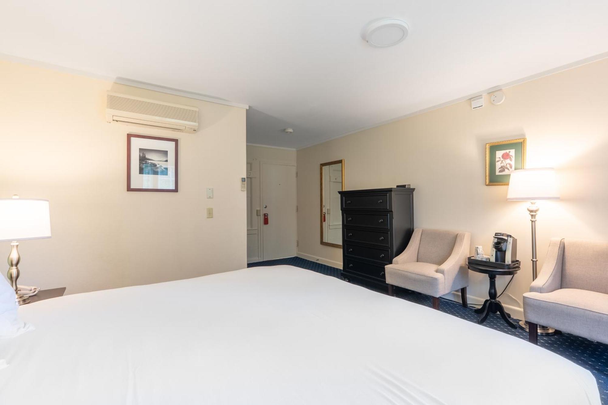 King Room Livingston Building No View or Pets