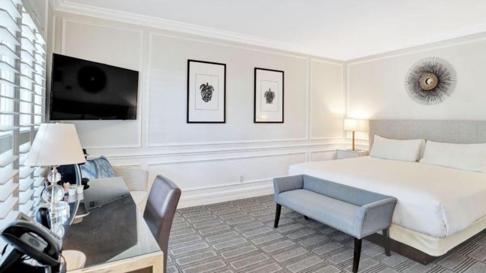 King Superior Poolside Room