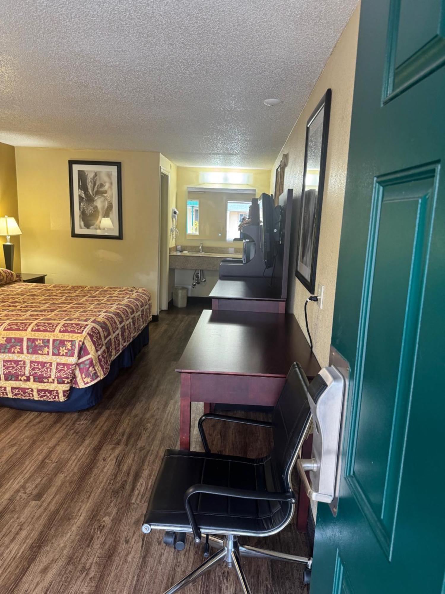 King Room,1690948791:JPEG