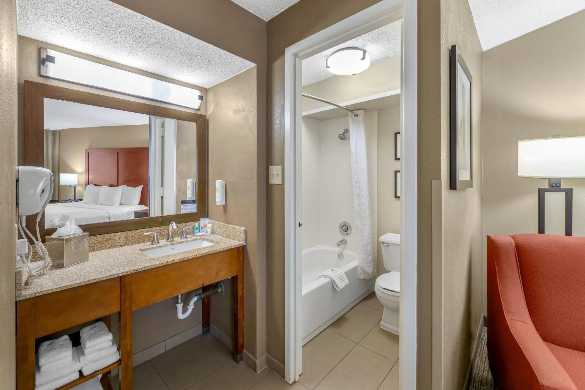 Superior Business King Room - Non-Smoking/Ground Floor,1697123064:JPEG