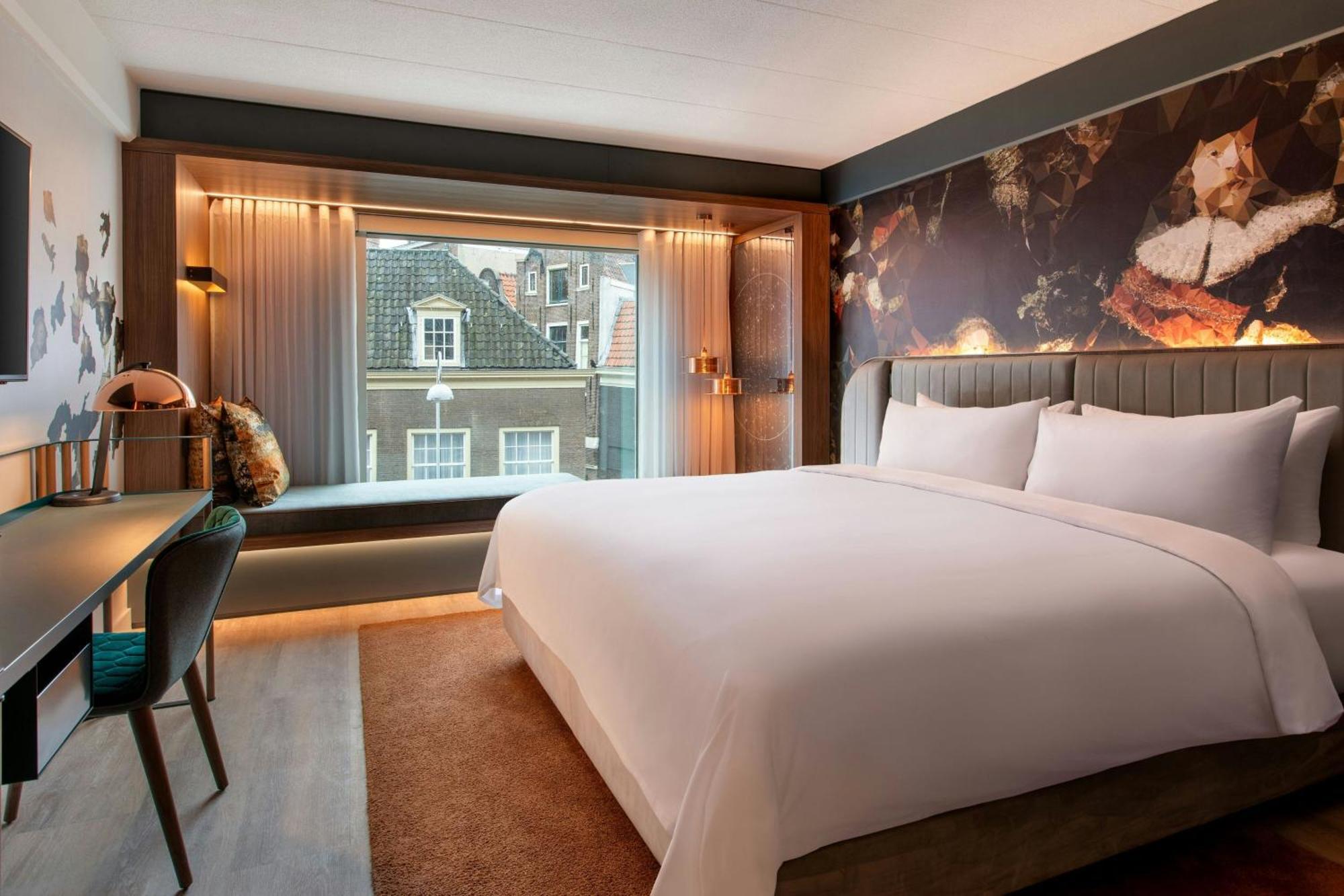 Deluxe King Room City View