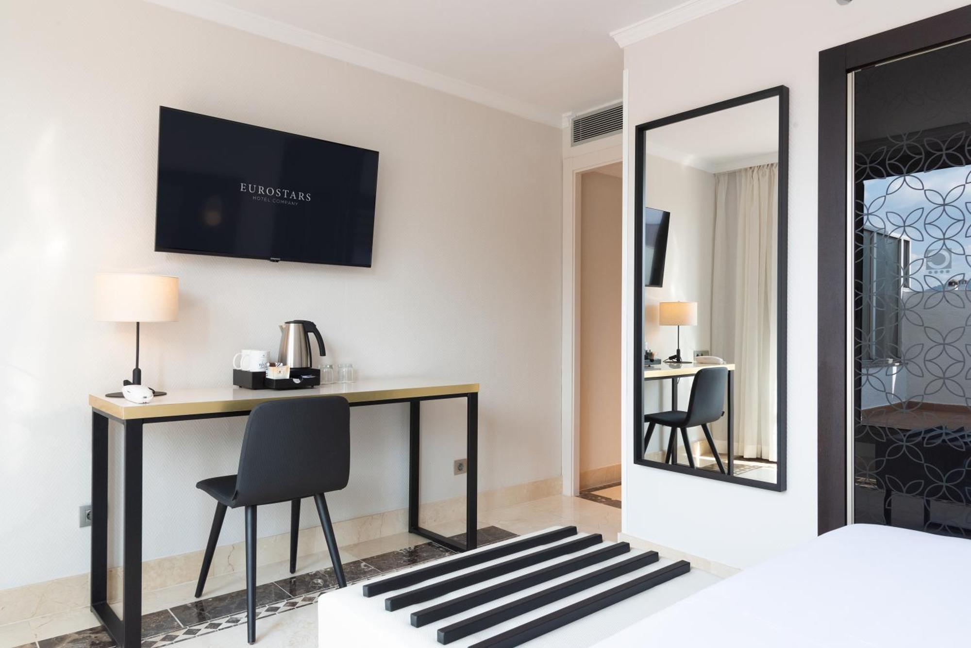 Double or Twin Room Terrace