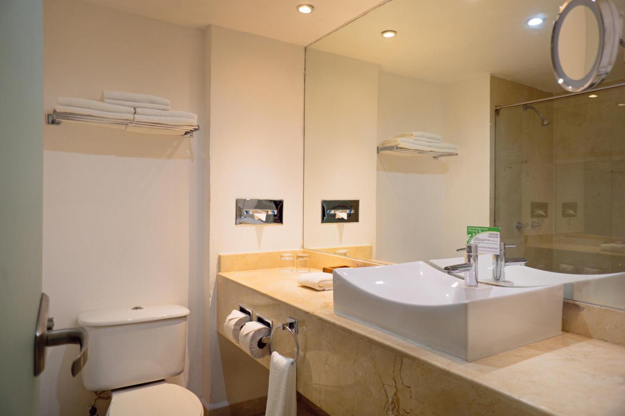 Family Room,1697871918:JPEG