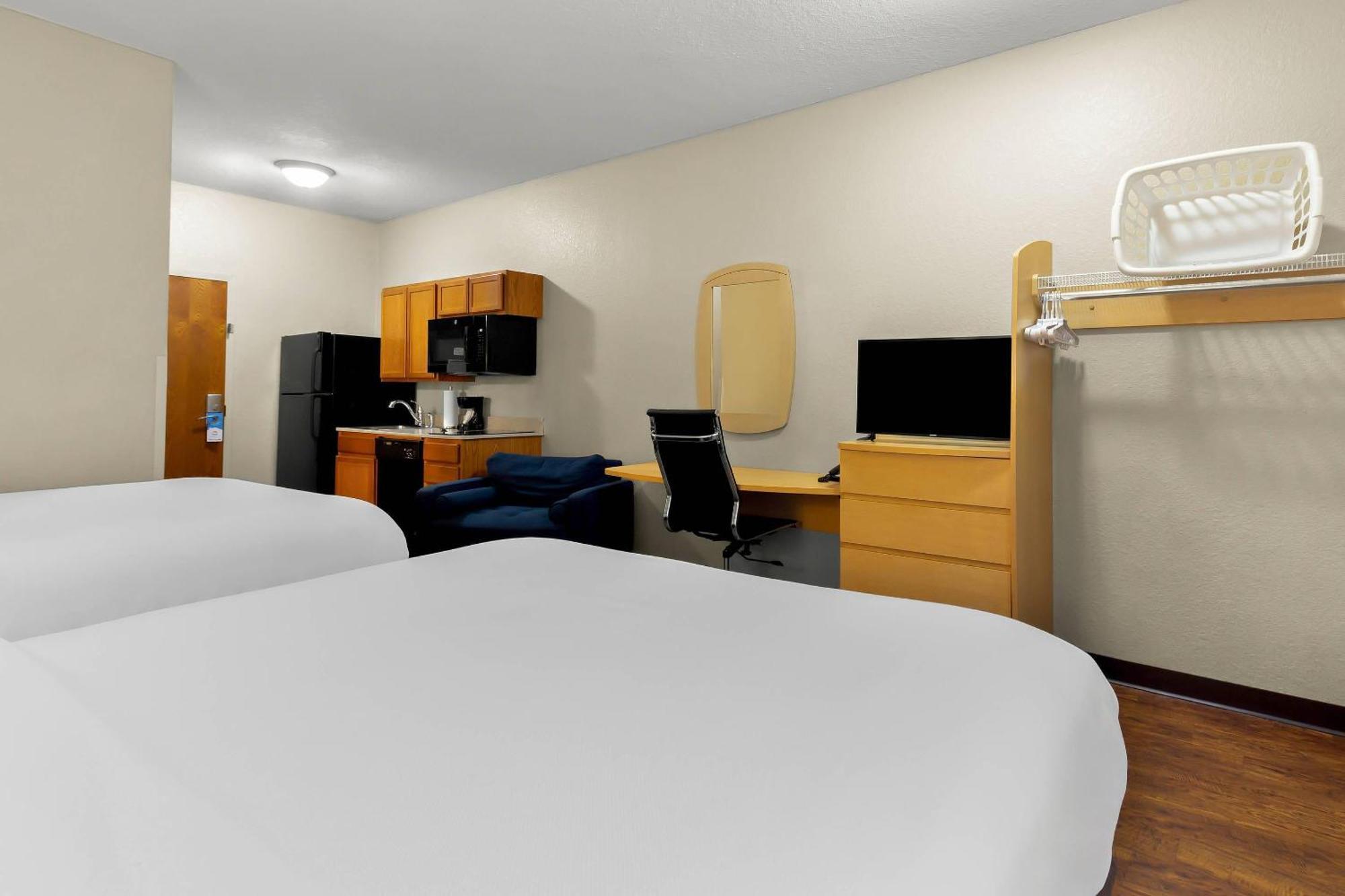 Quadruple Room Two Queen Beds Dishwasher Non Smoking,1699091416:JPEG