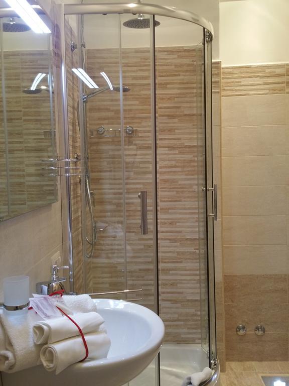 Double Room Private External Bathroom,379692676:JPEG
