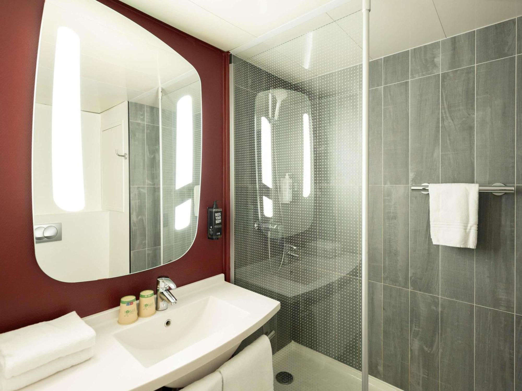 Standard Twin Room,1704958243:JPEG