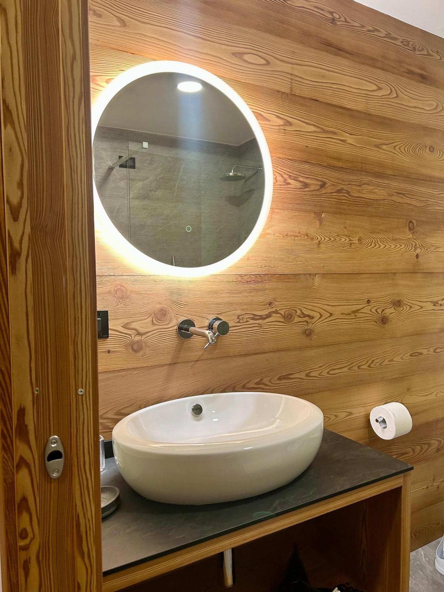 Family Room,1705577904:JPEG