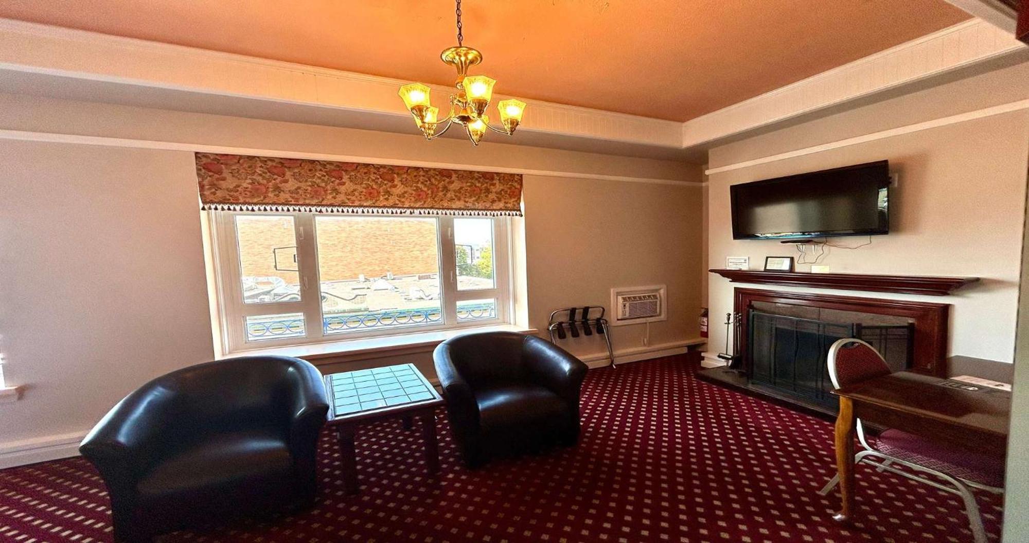 Superior Queen Room City View Non-Smoking