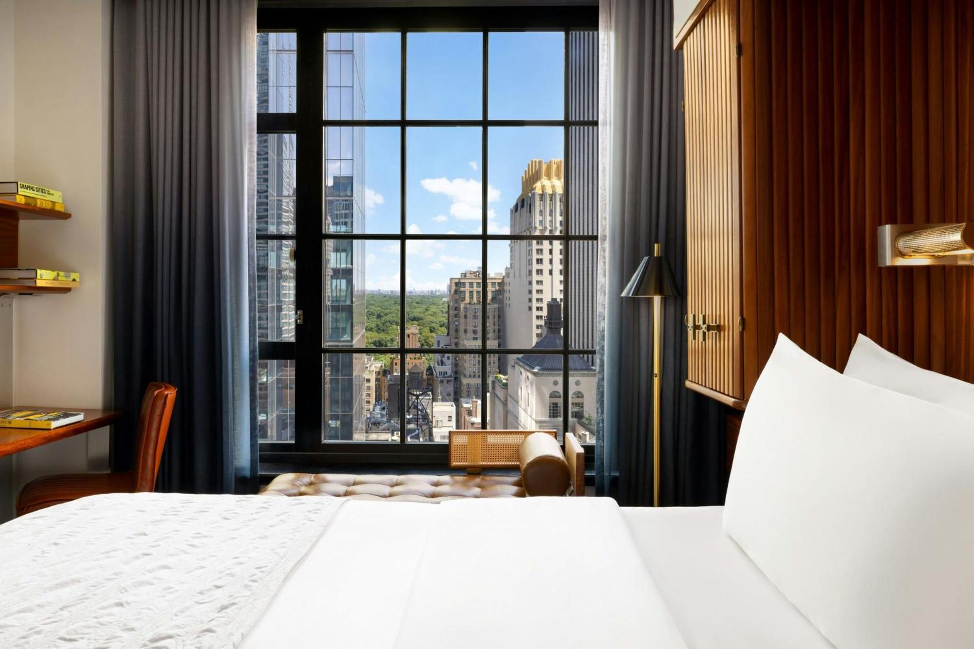 Deluxe King Room City View High Floor