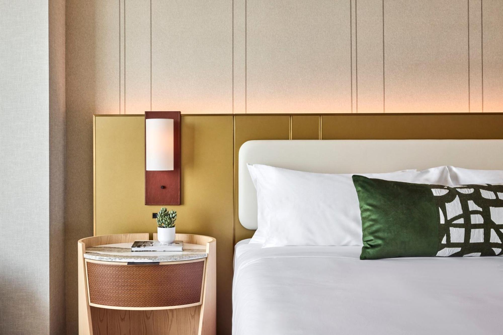 Deluxe Room King Bed City View