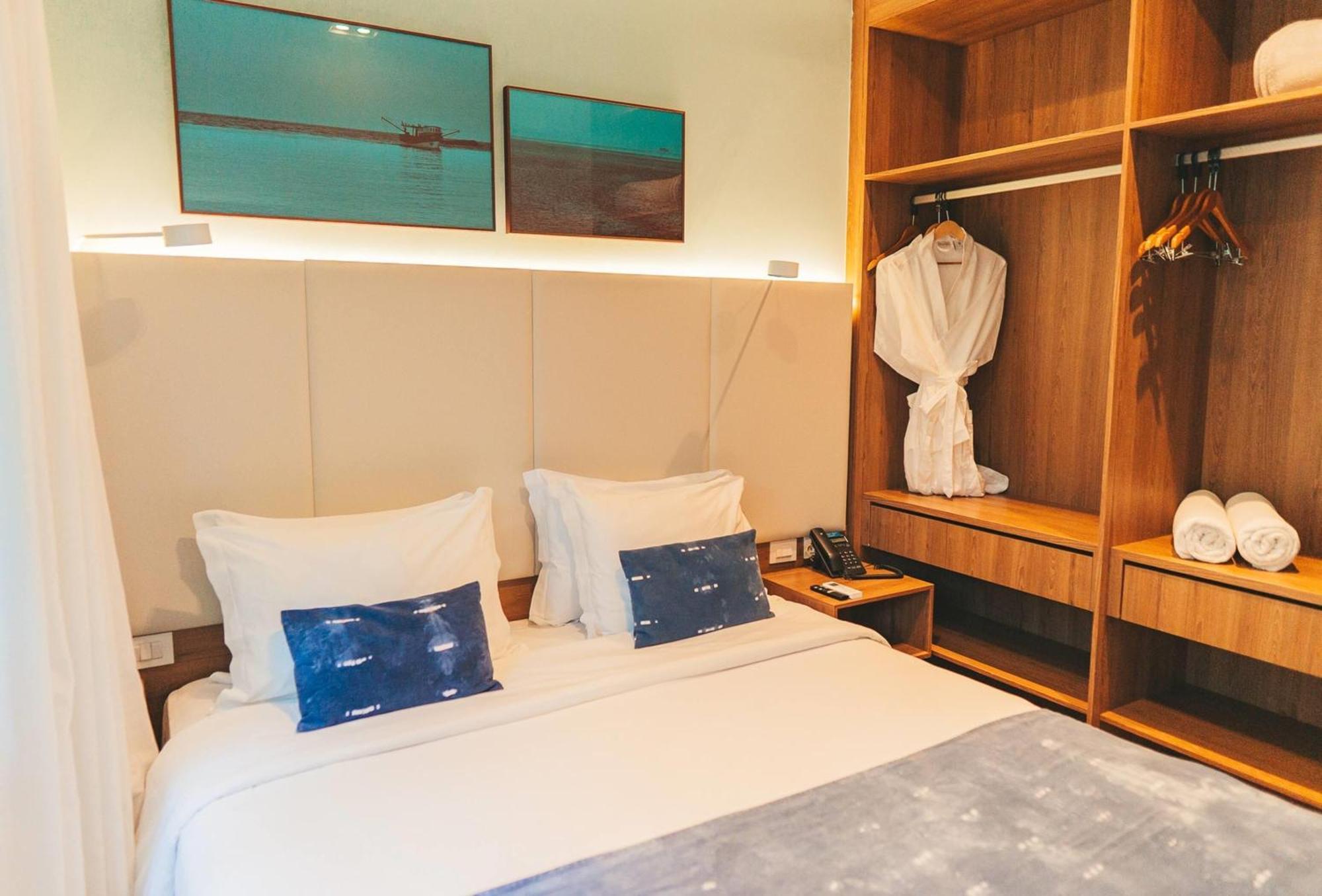 Deluxe One-Bedroom Apartment