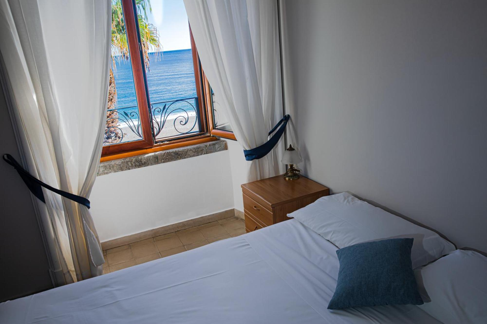 Double or Twin Room Sea View