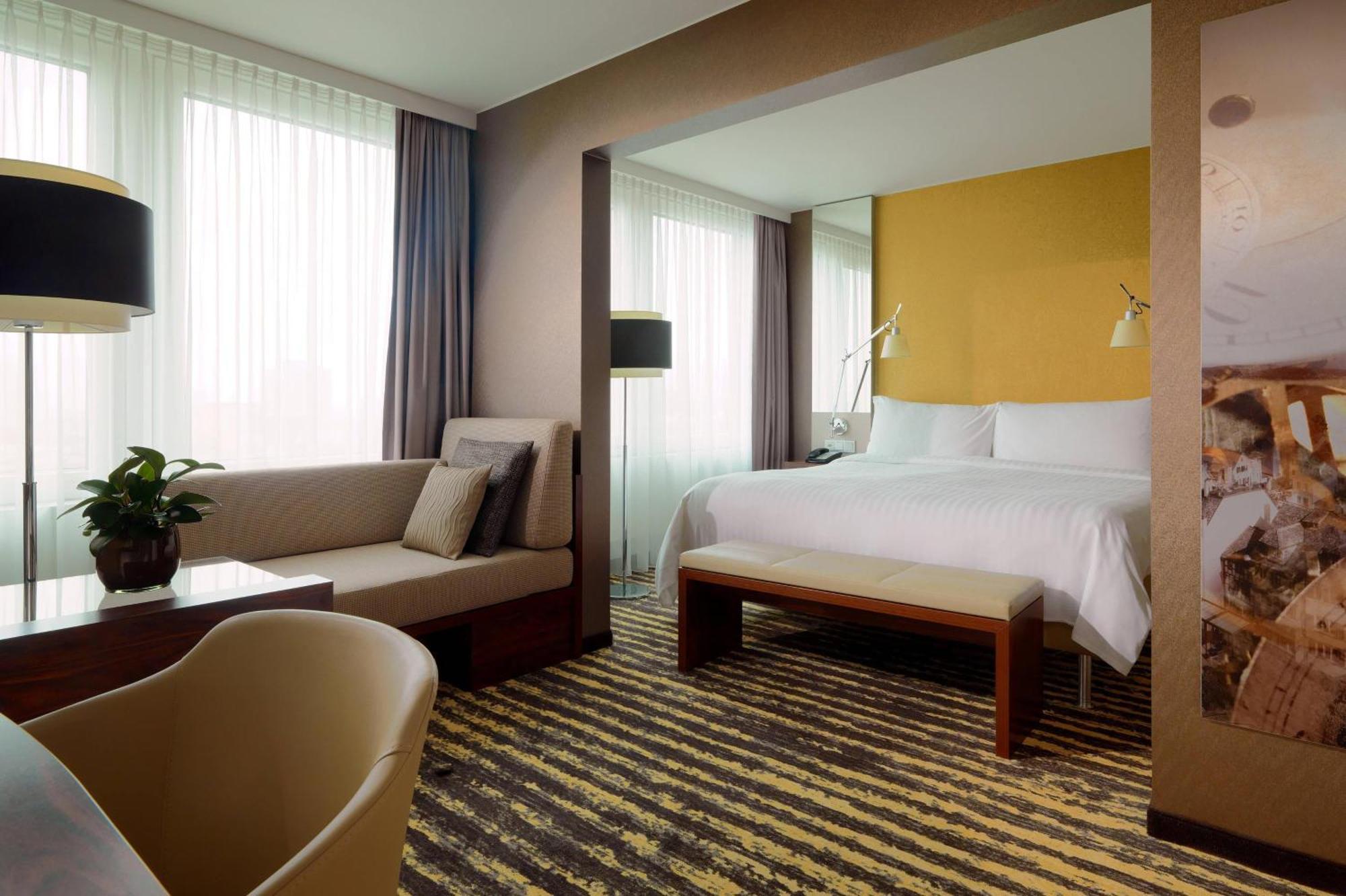 Junior Club Suite Club Lounge Access,1708101774:JPEG