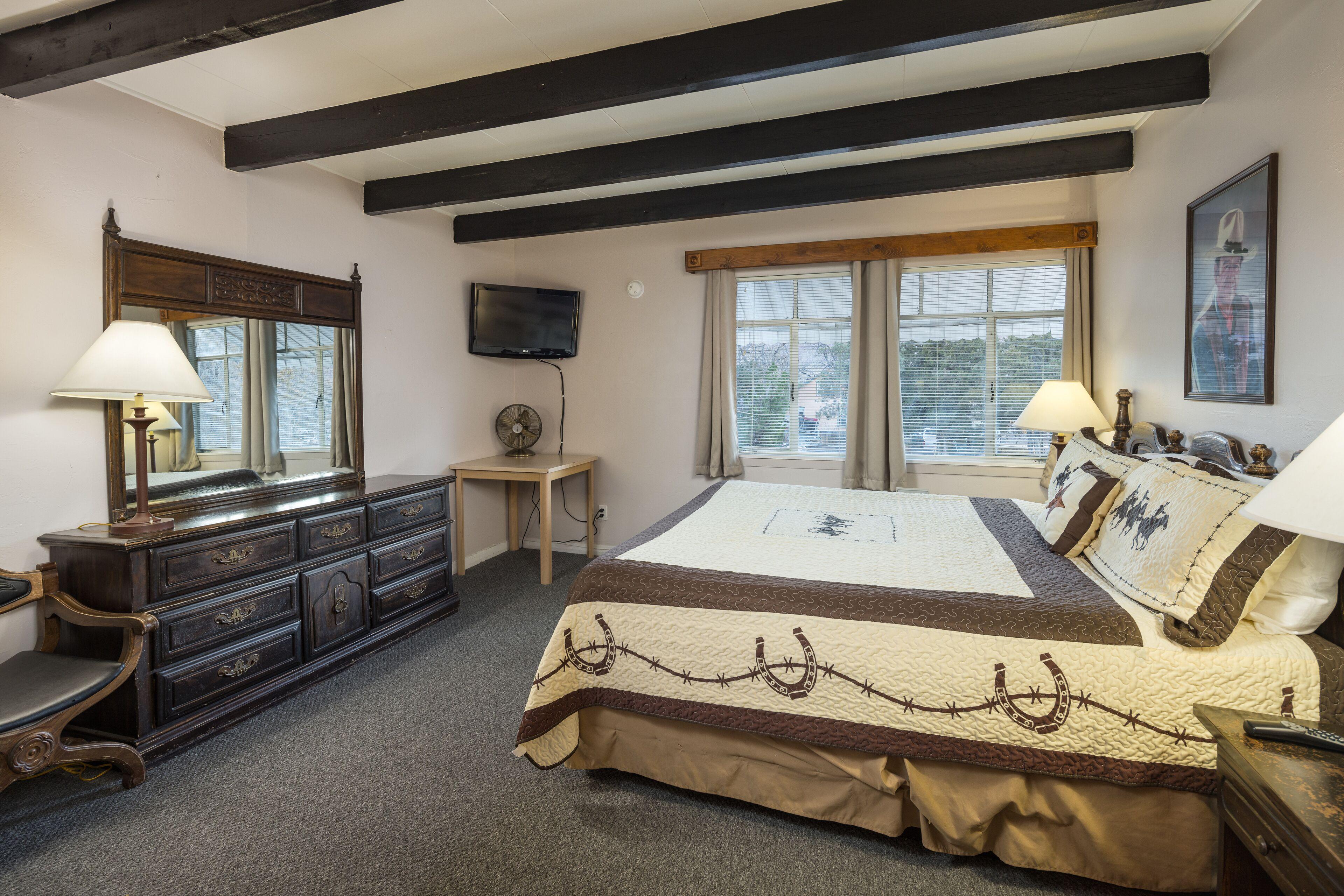Deluxe King Suite