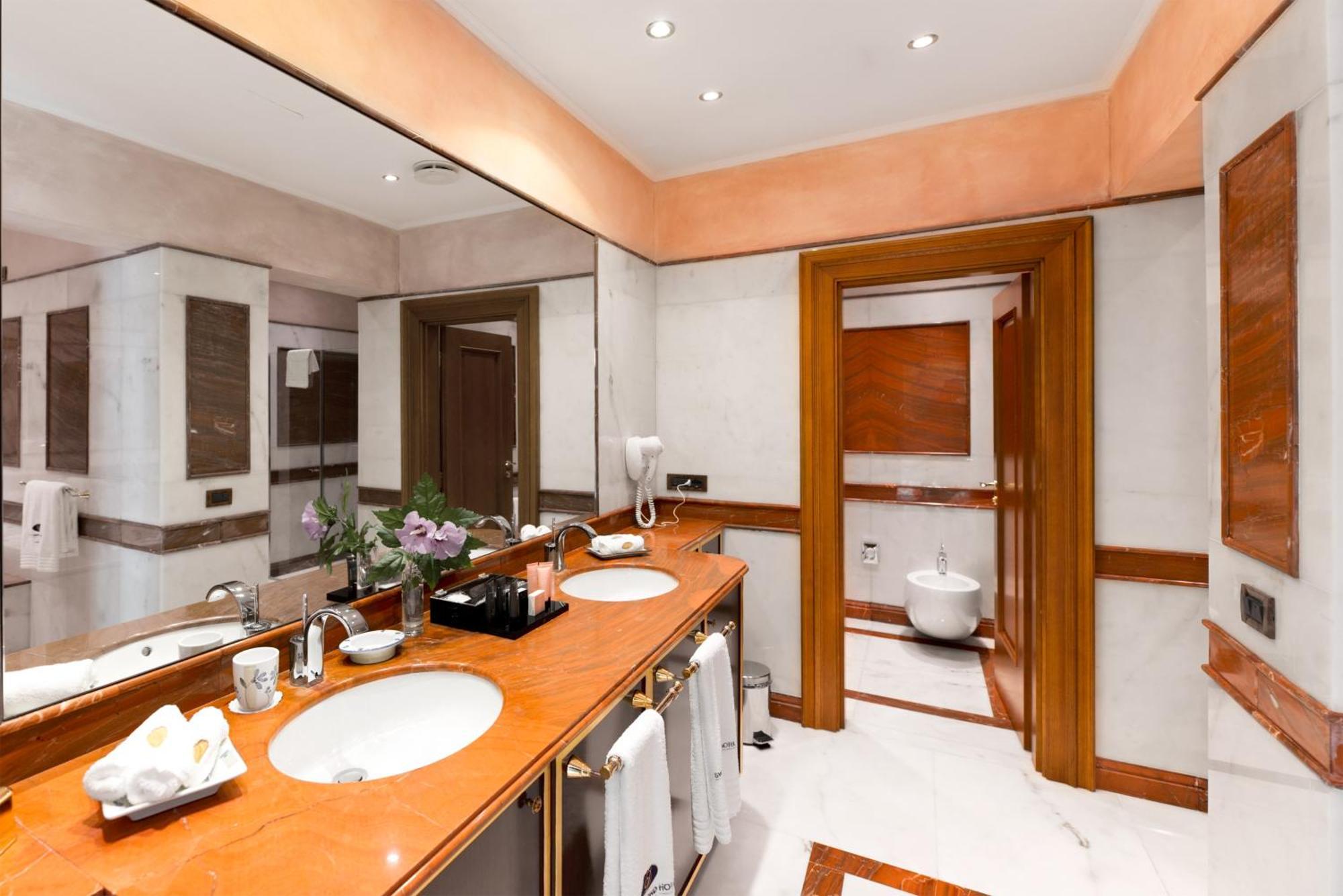 Deluxe Suite Lake View
