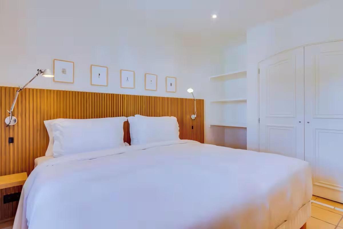Deluxe Three-Bedroom Townhouse,1710588161:JPEG