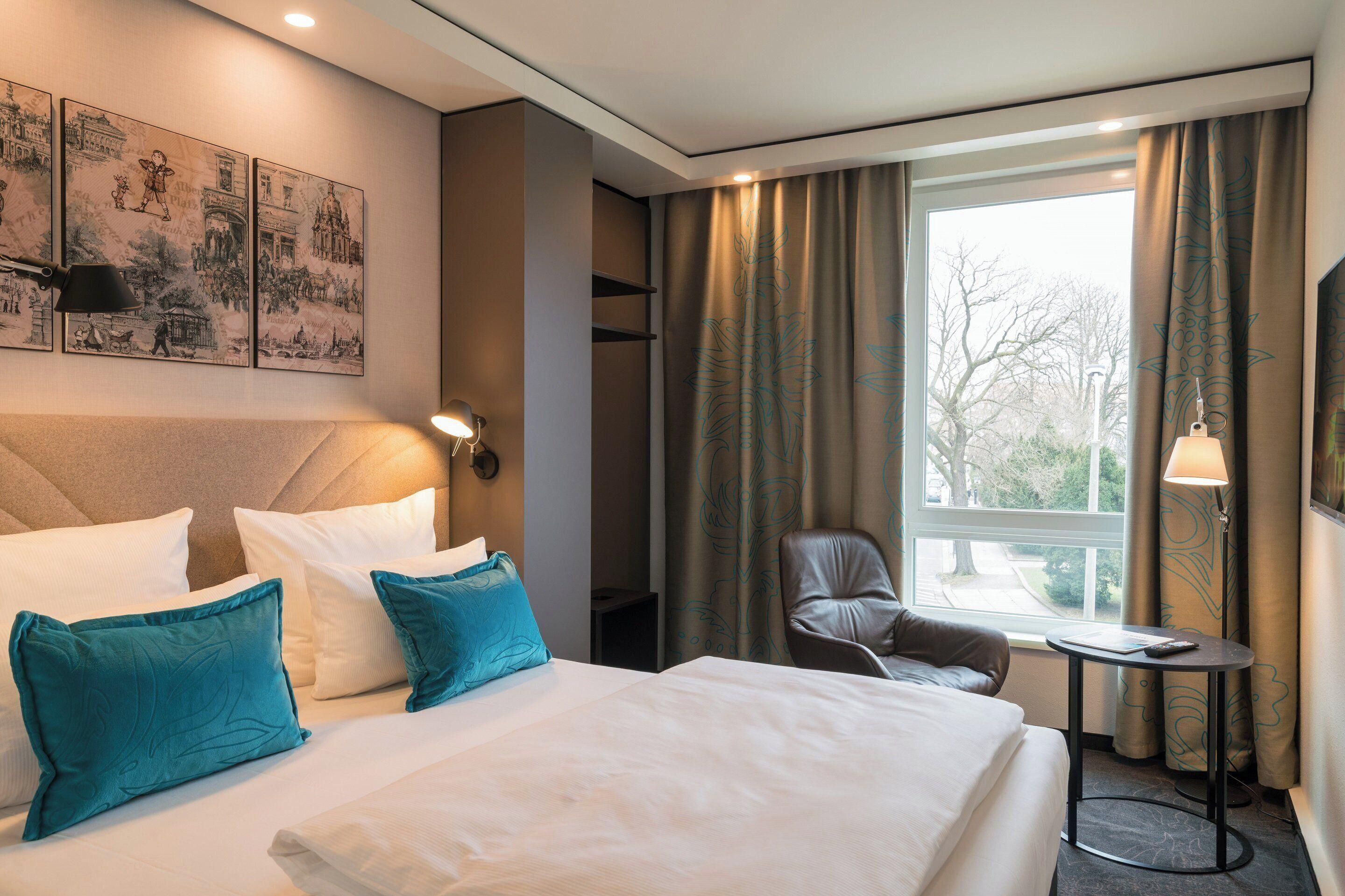 Deluxe Room (2 Adults + 1 Child),1716075321:JPEG