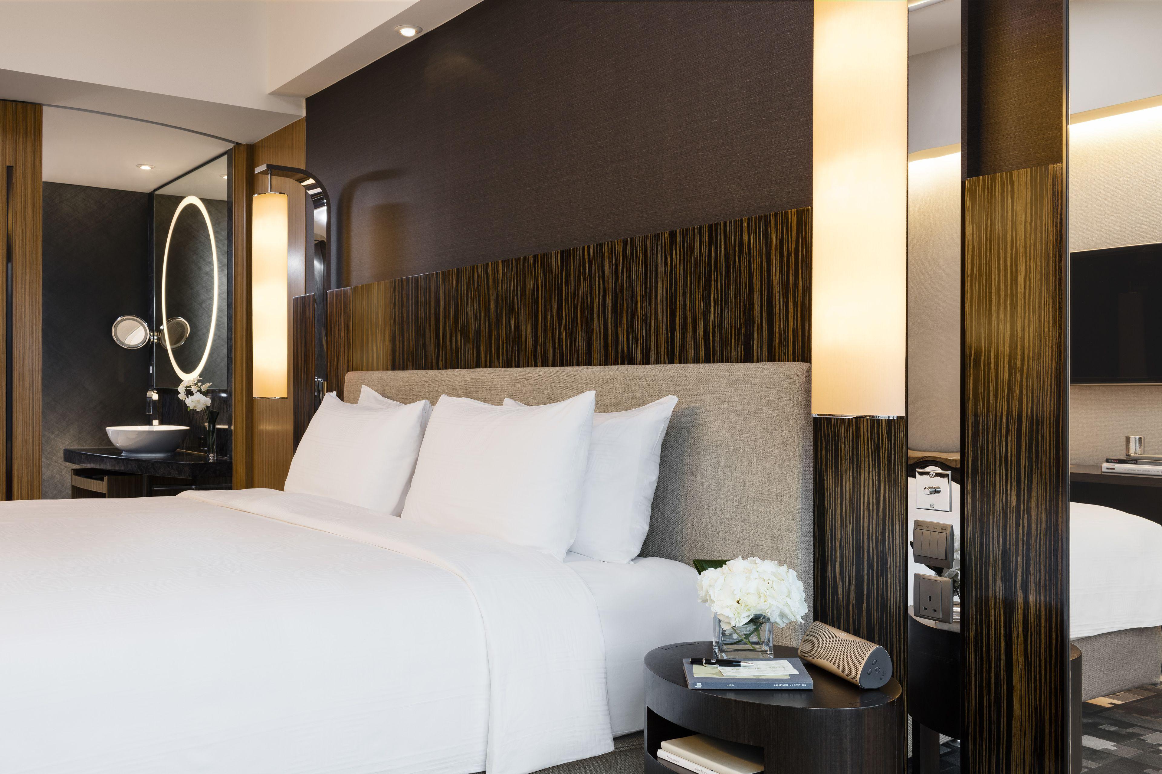 Club 36 King Room City View