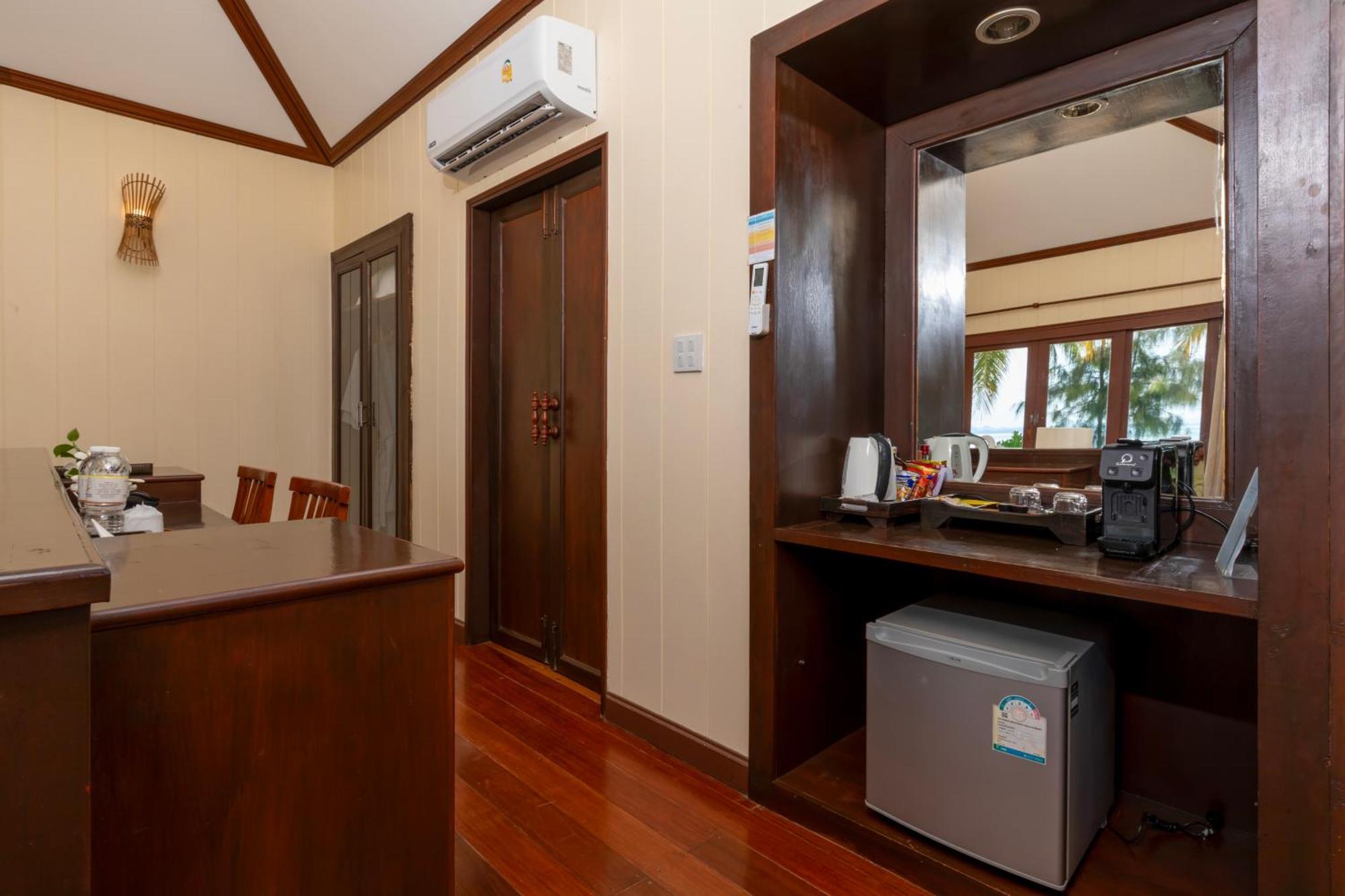 Deluxe Beachfront Family Villa 1st Row