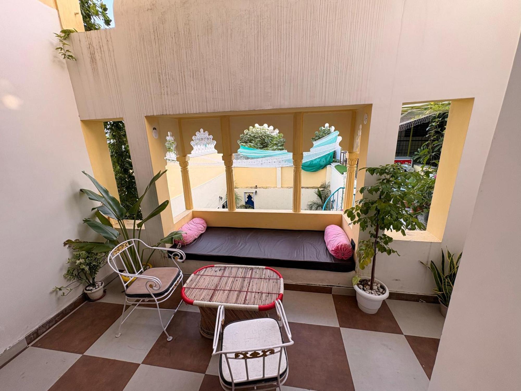 King Suite Pool View