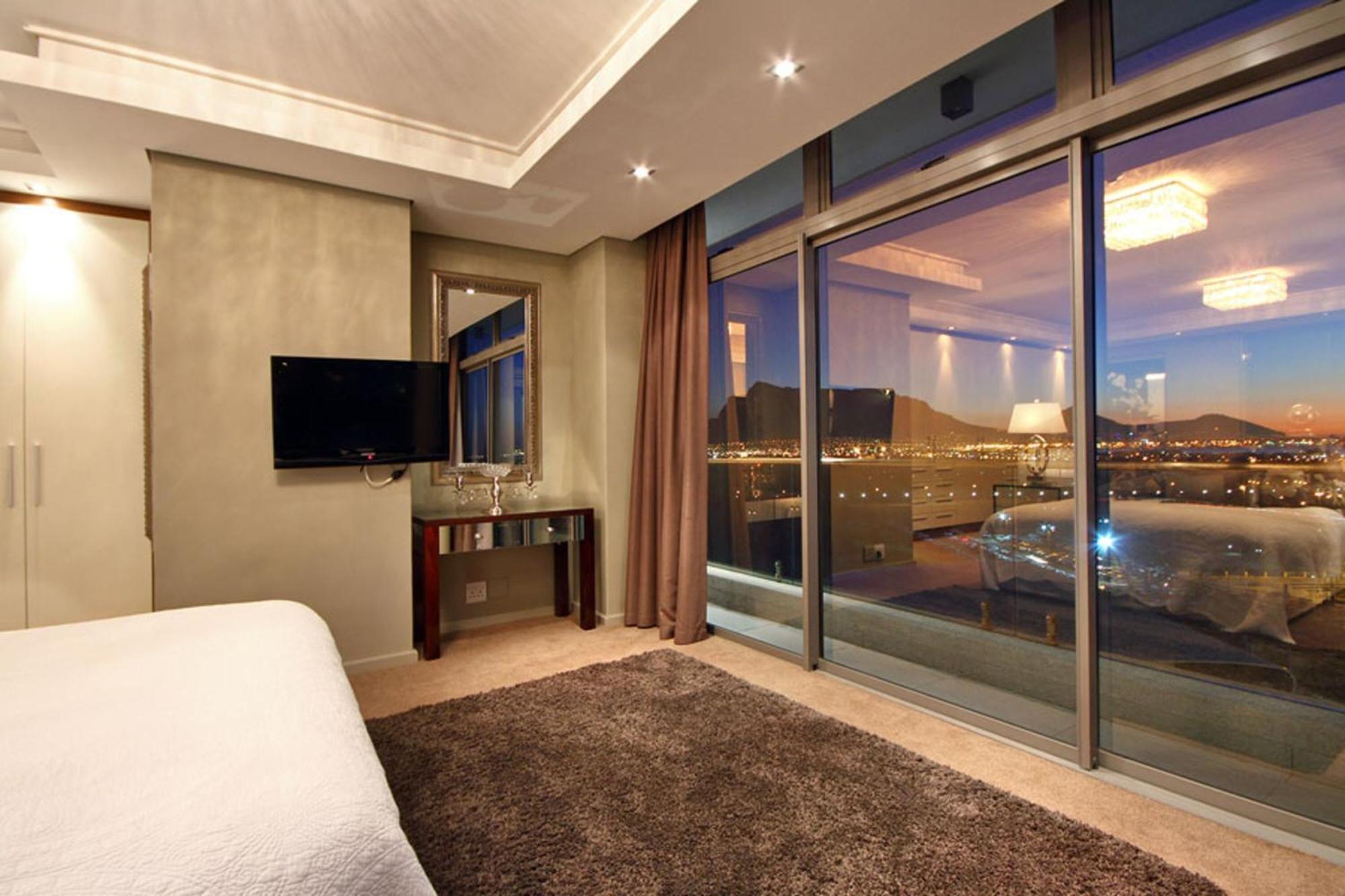 Three-Bedroom Apartment Penthouse