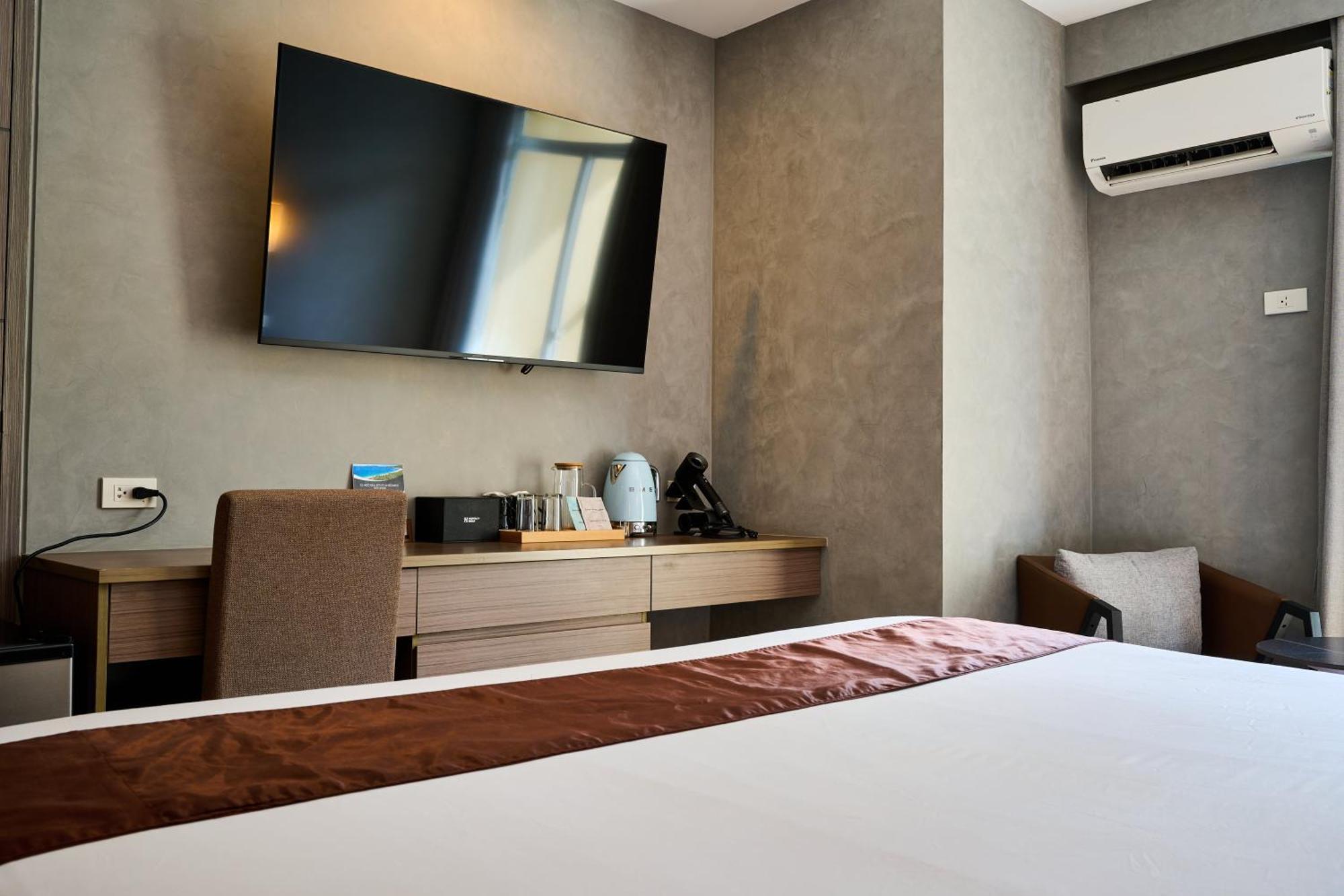 Deluxe King Room Mountain View