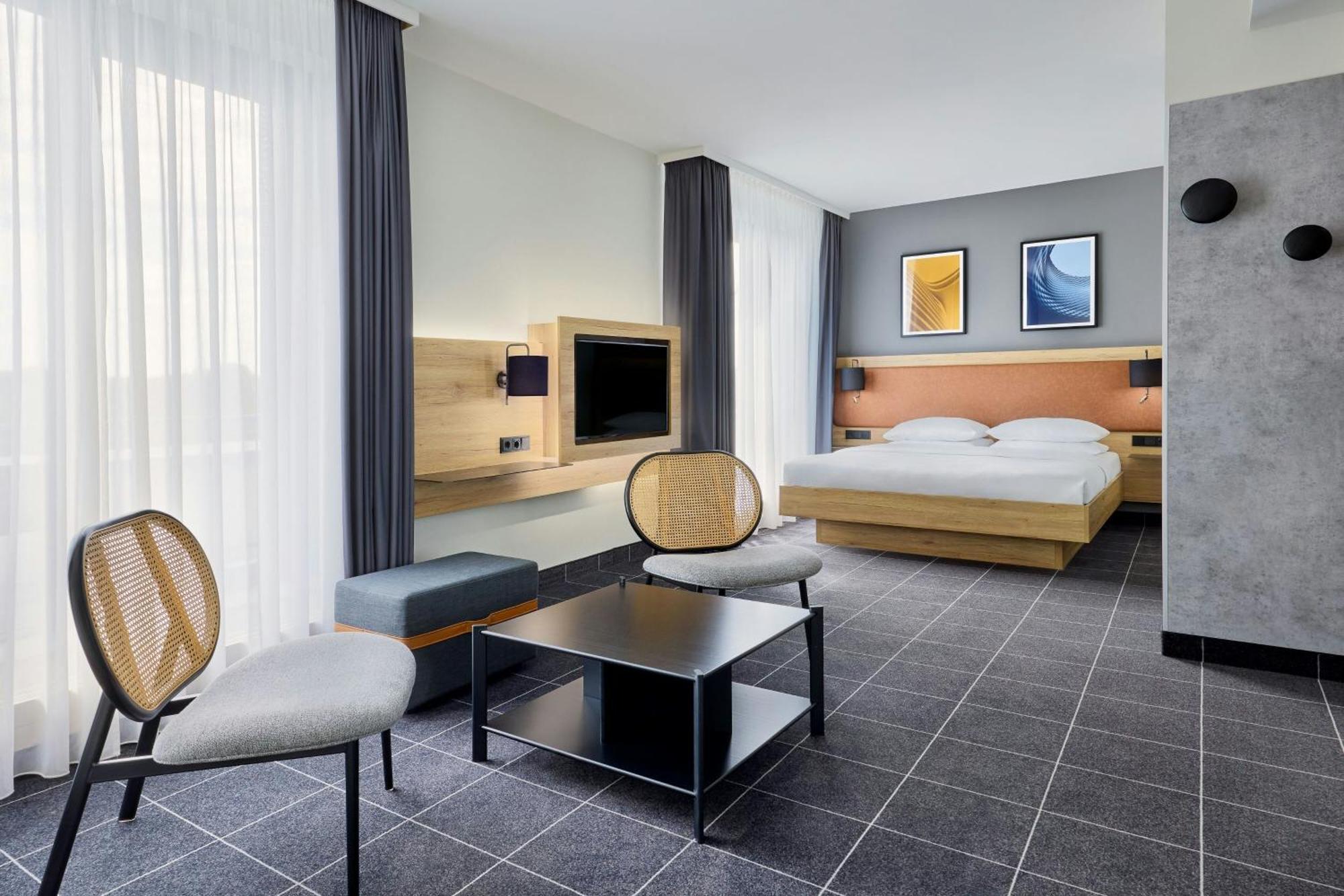 Standard Queen Room