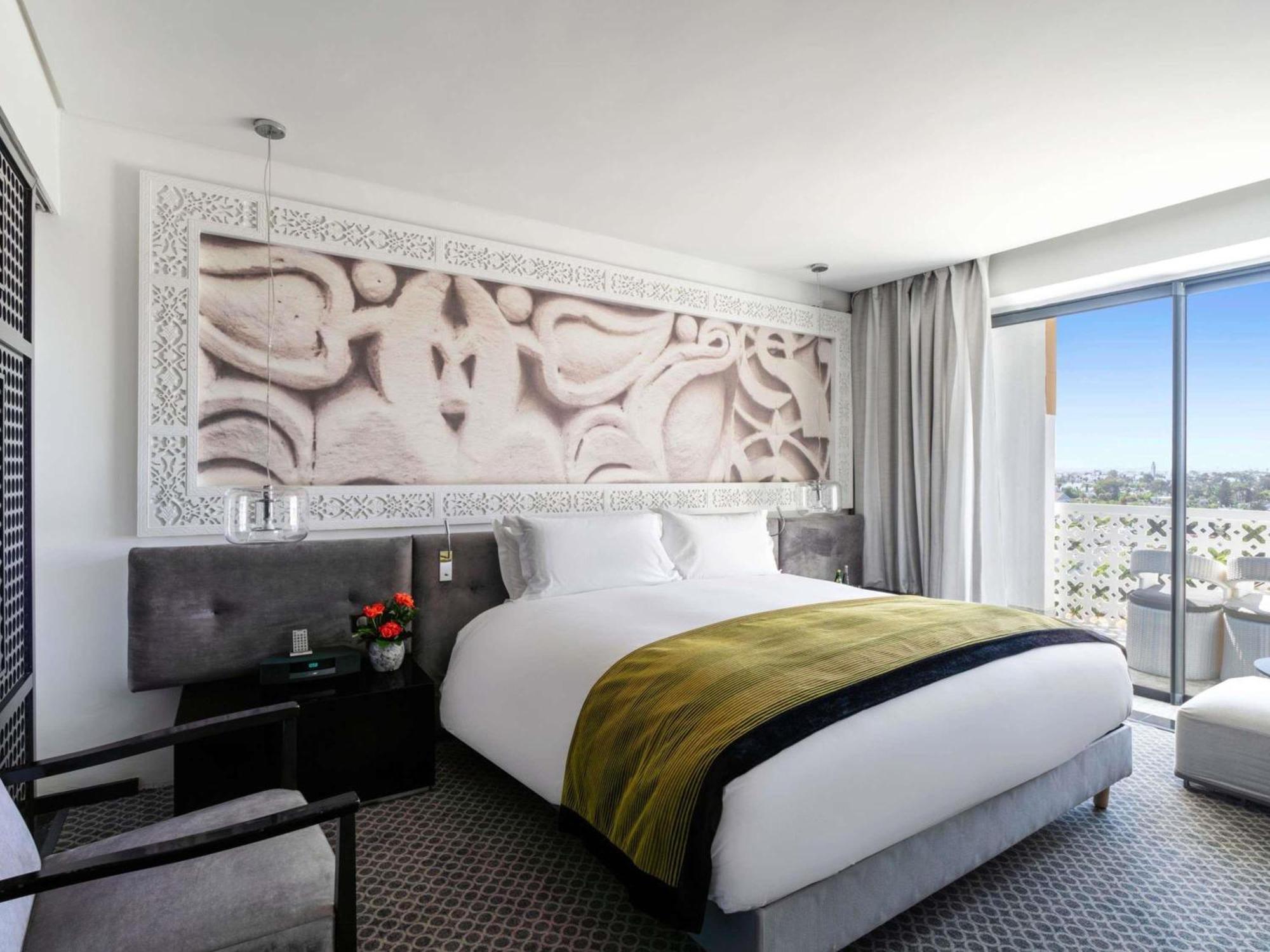 Deluxe Club Room King-Size Bed,1717028362:JPEG