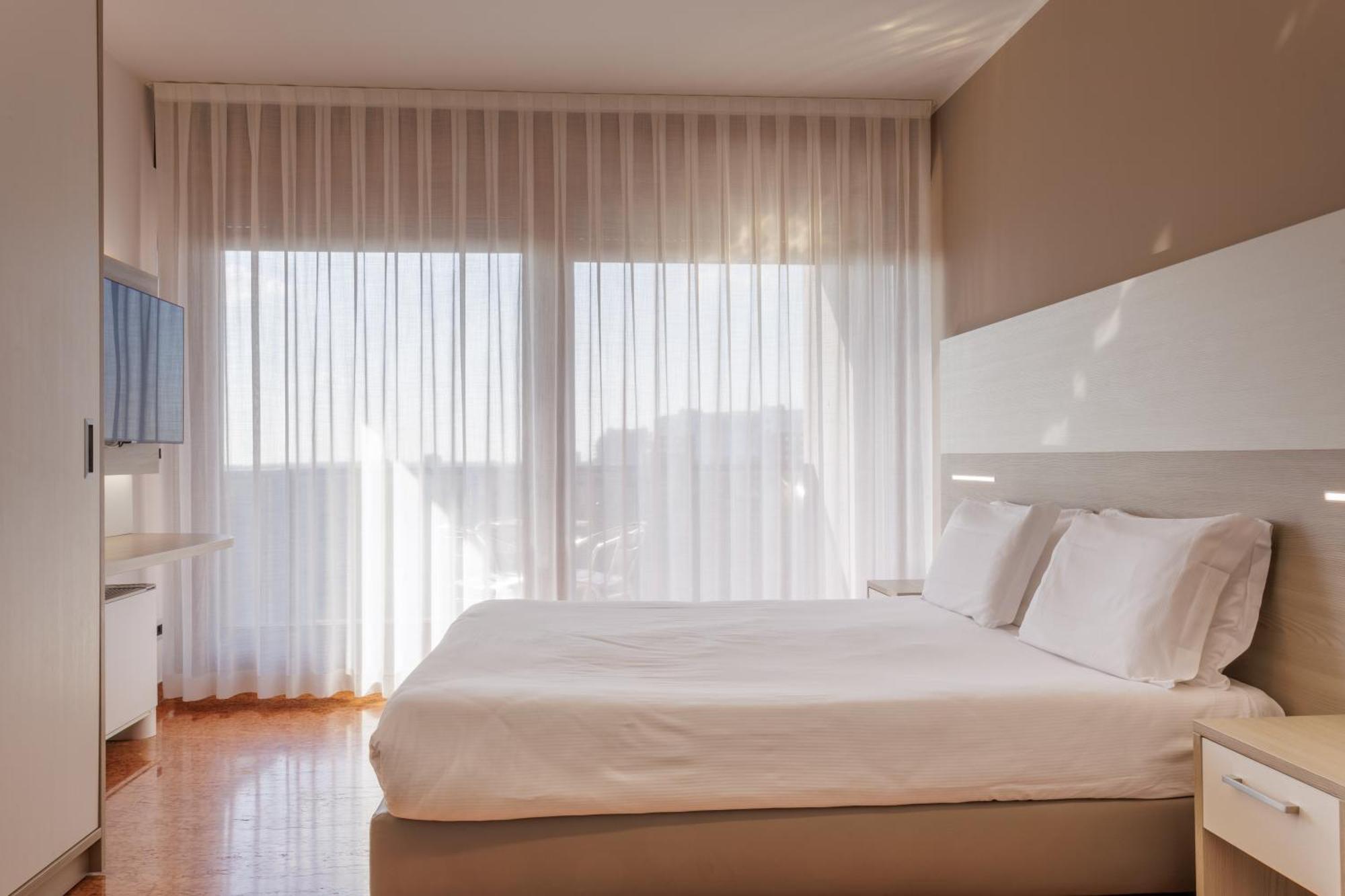 Superior One-Bedroom Apartment