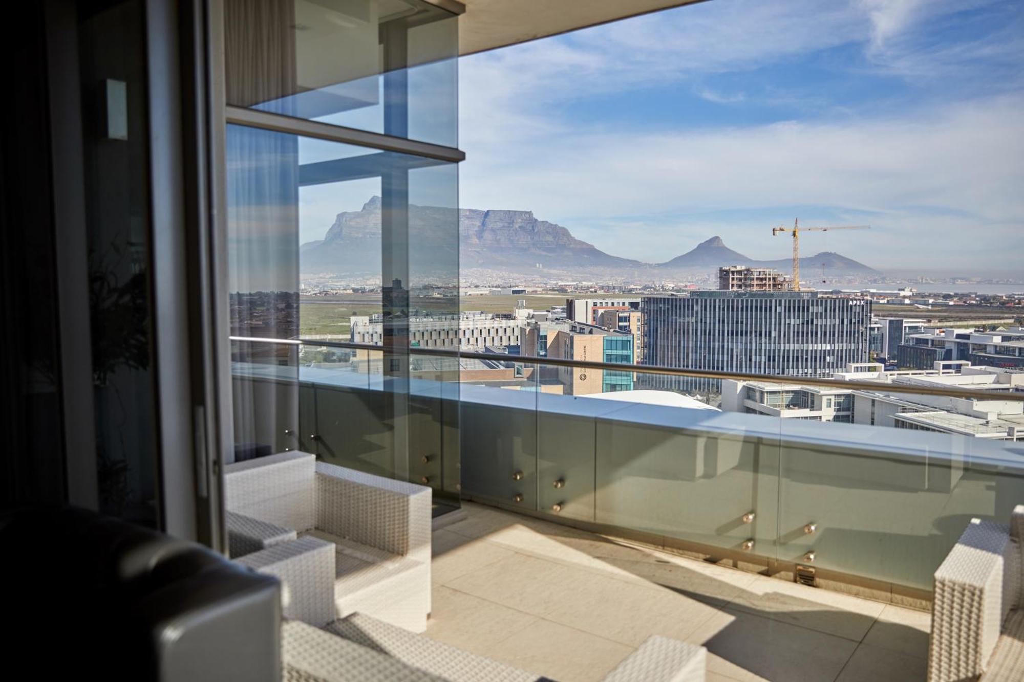 Three-Bedroom Apartment Penthouse