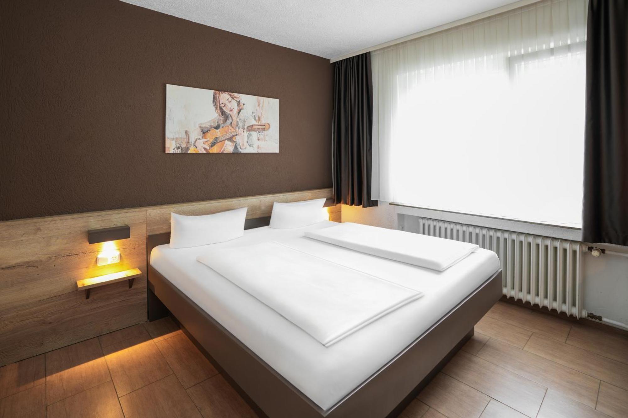 Double Room,1739396081:JPEG