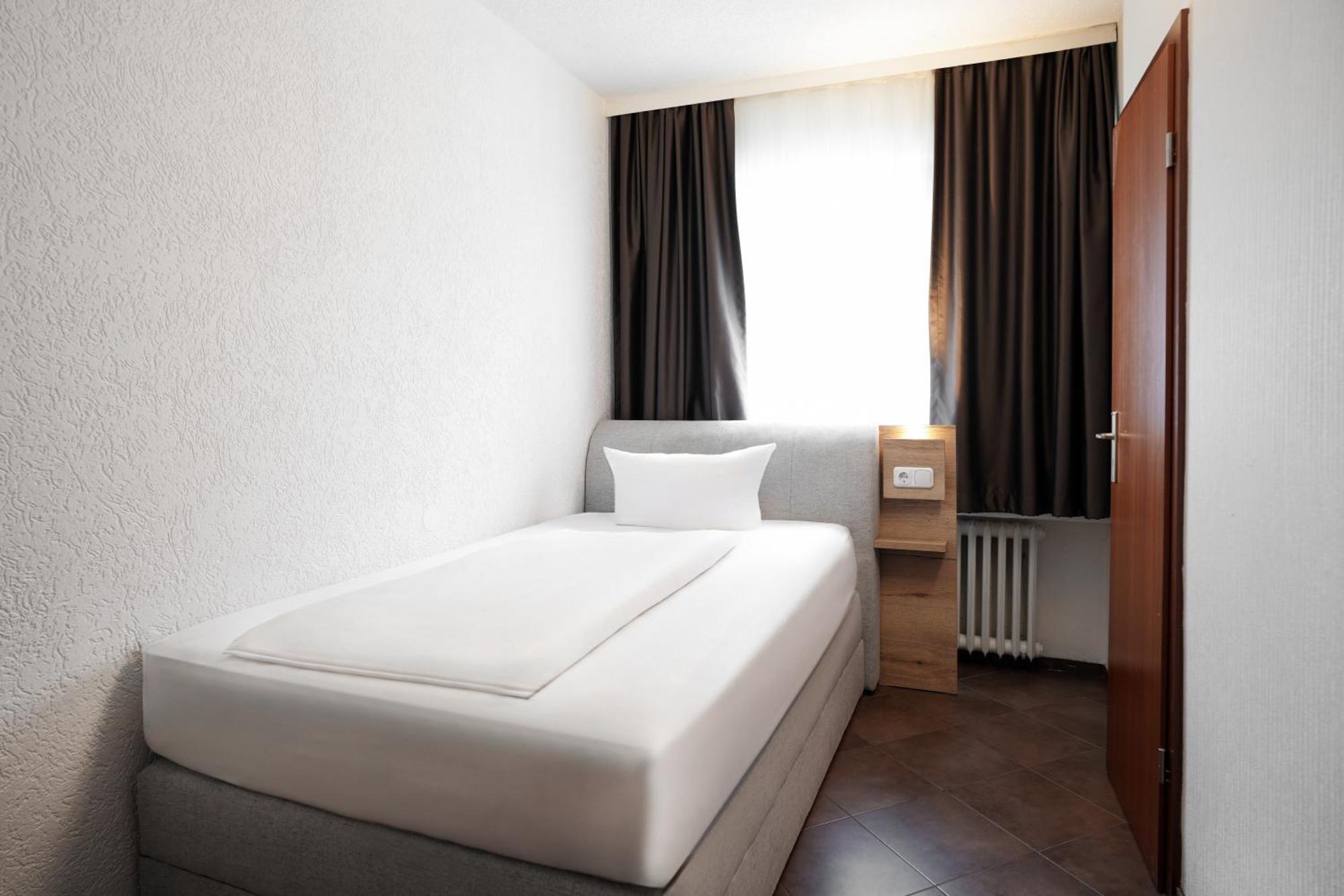Single Room,1739396086:JPEG