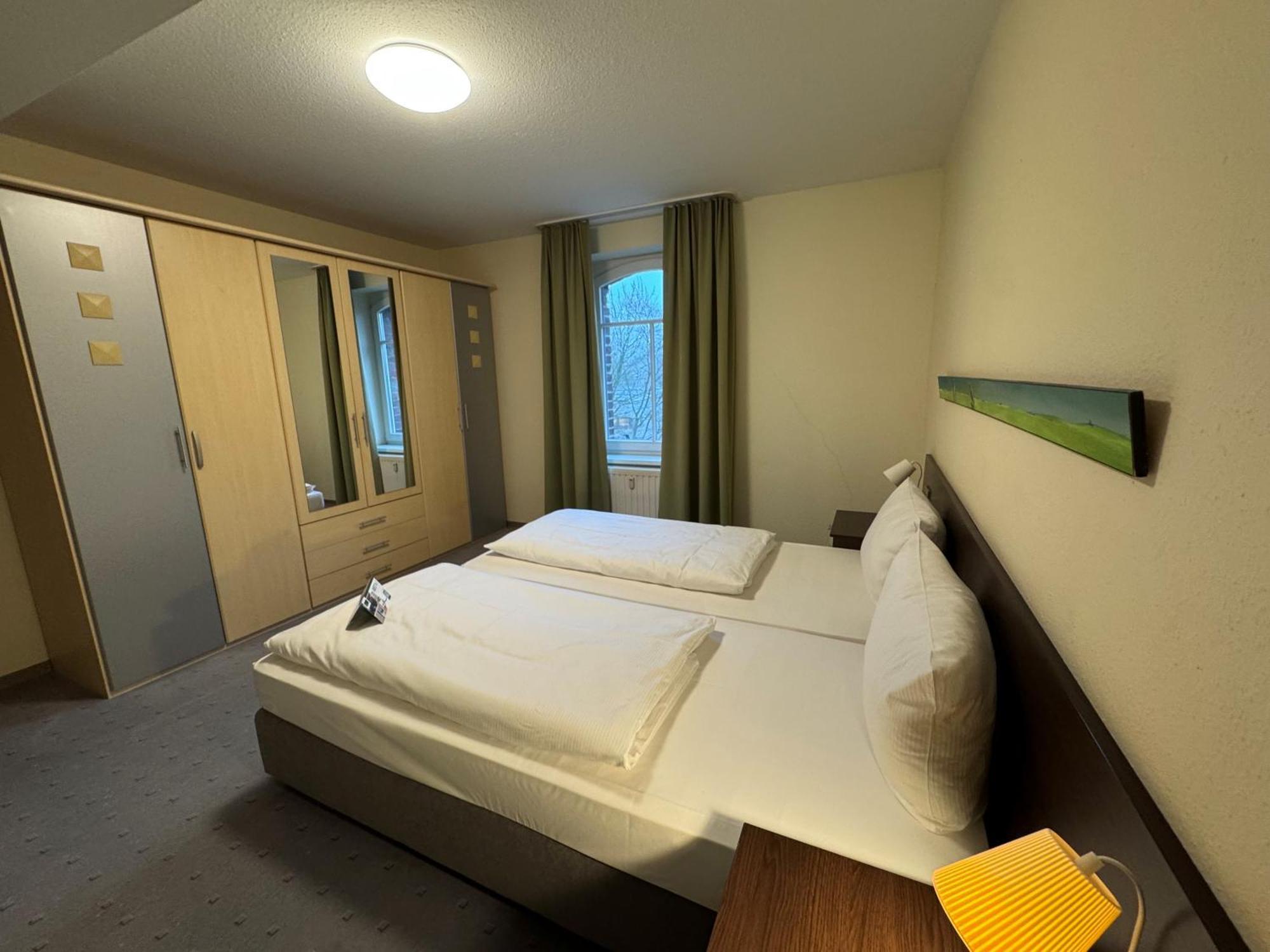 Large 1-Bedroom Apartment