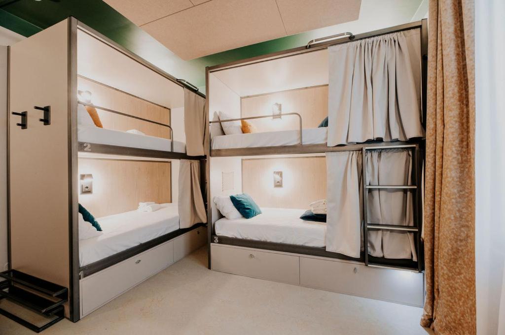 1 SINGLE BED 4-BED SHARED DORMITORY ROOMMIXED