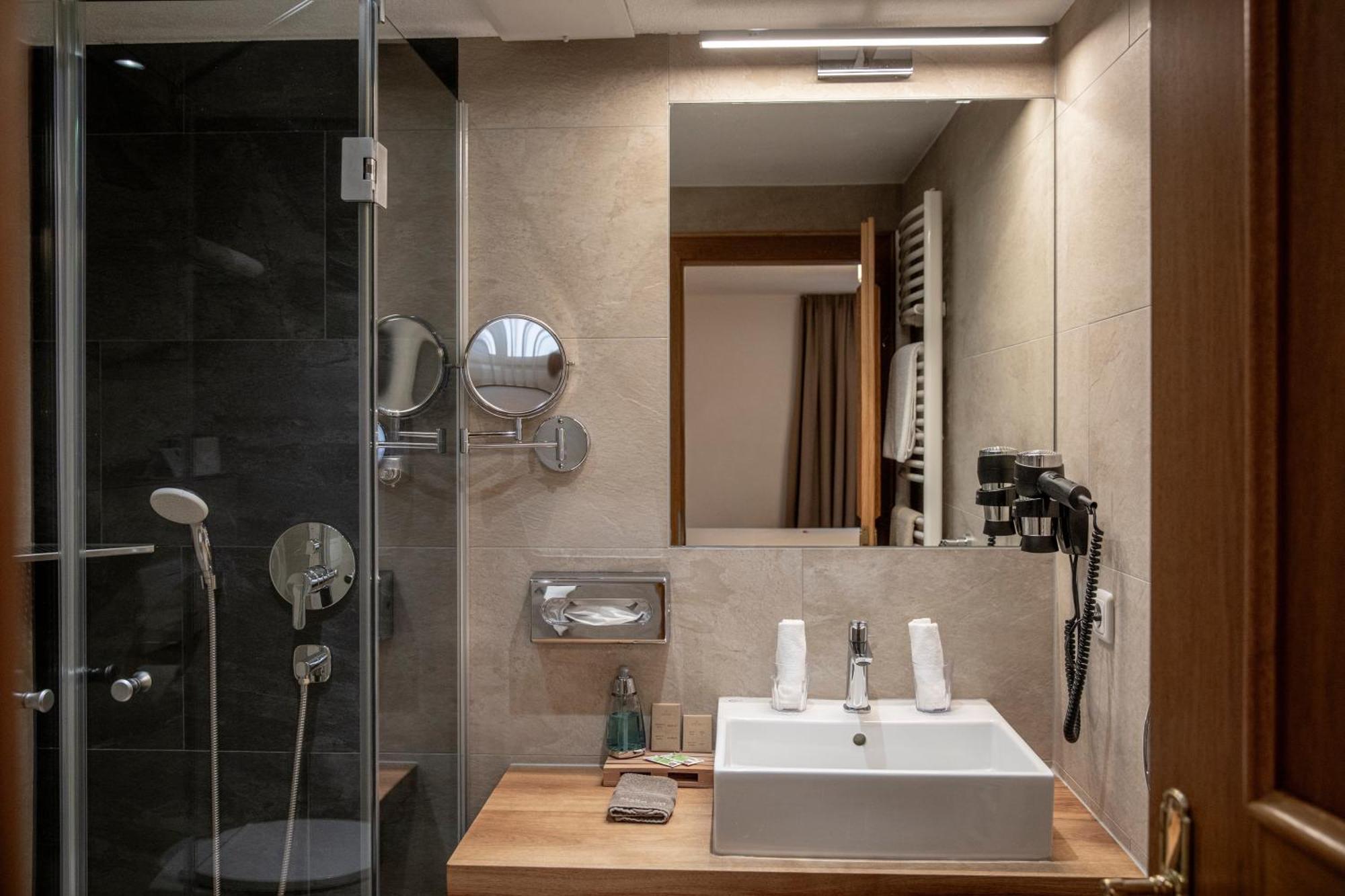 Standard Double or Twin Room,1742673943:JPEG