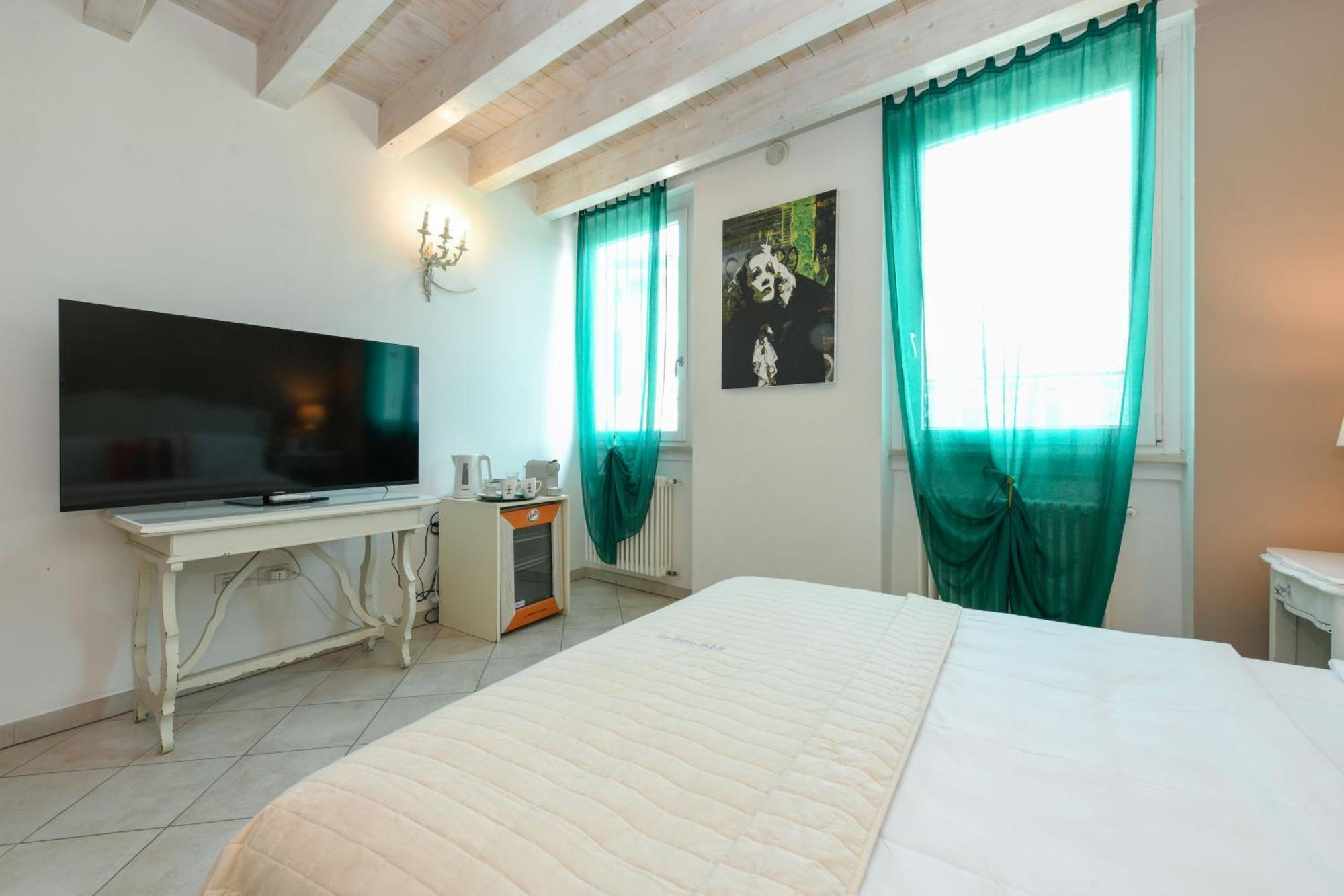 Deluxe Quadruple Room Lake View