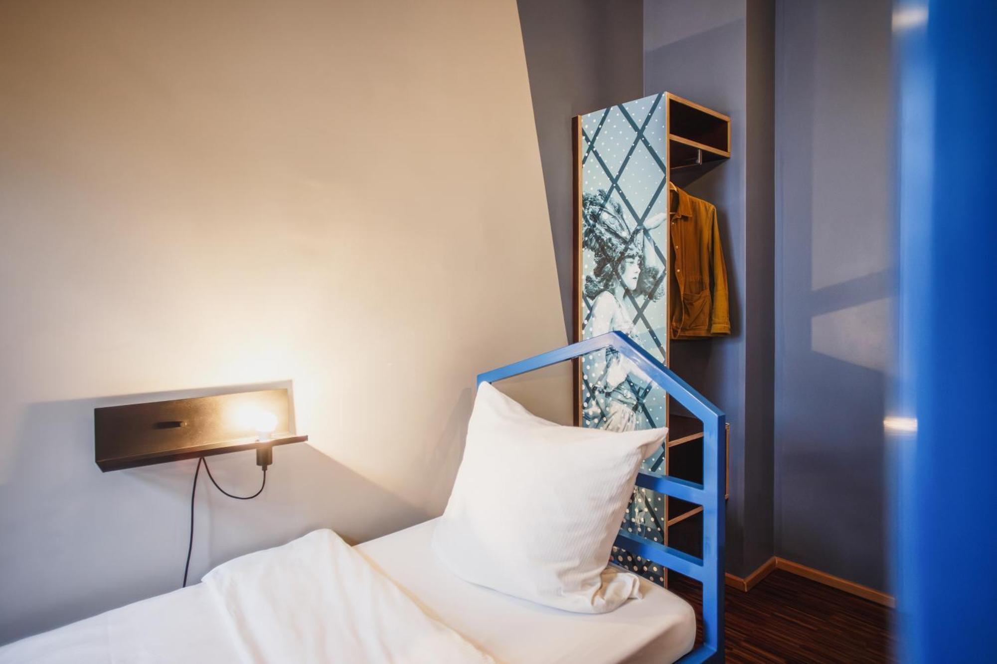 Single Room,1742777448:JPEG