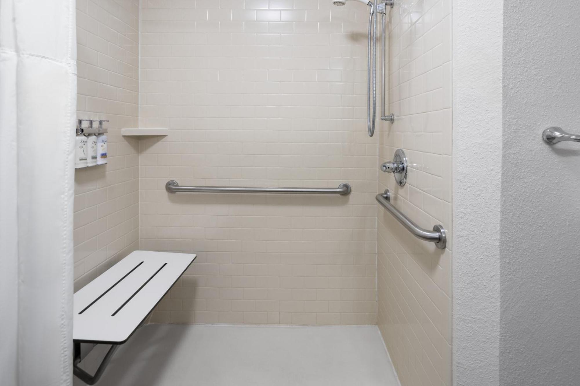 Queen Studio Suite with Bath Tub - Mobility Accessible - Non-Smoking,1742933132:JPEG