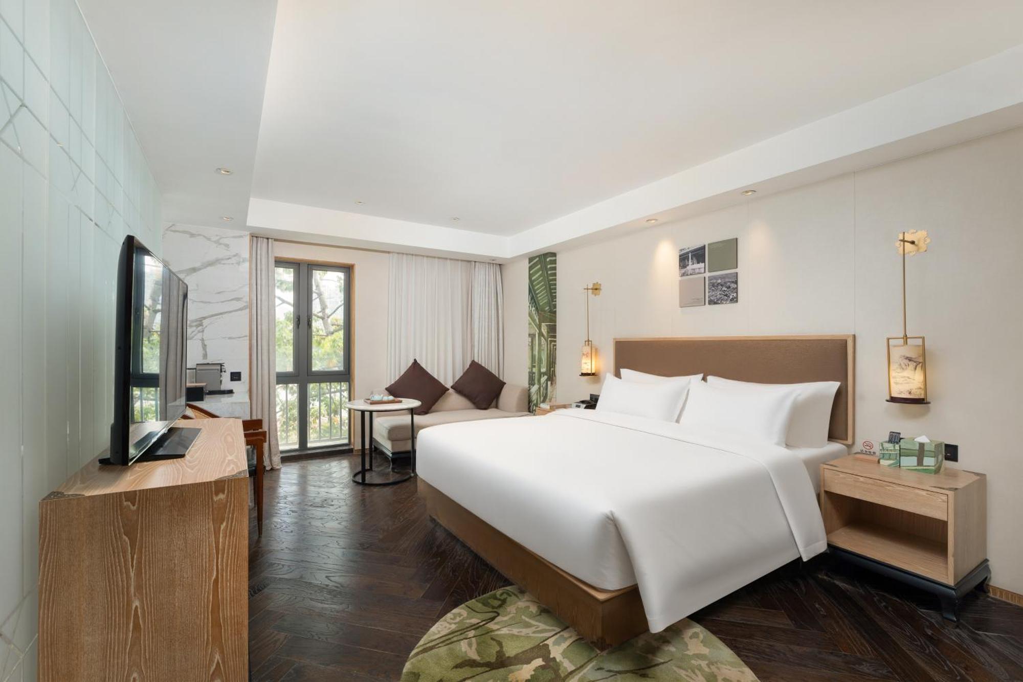 Executive Queen Room