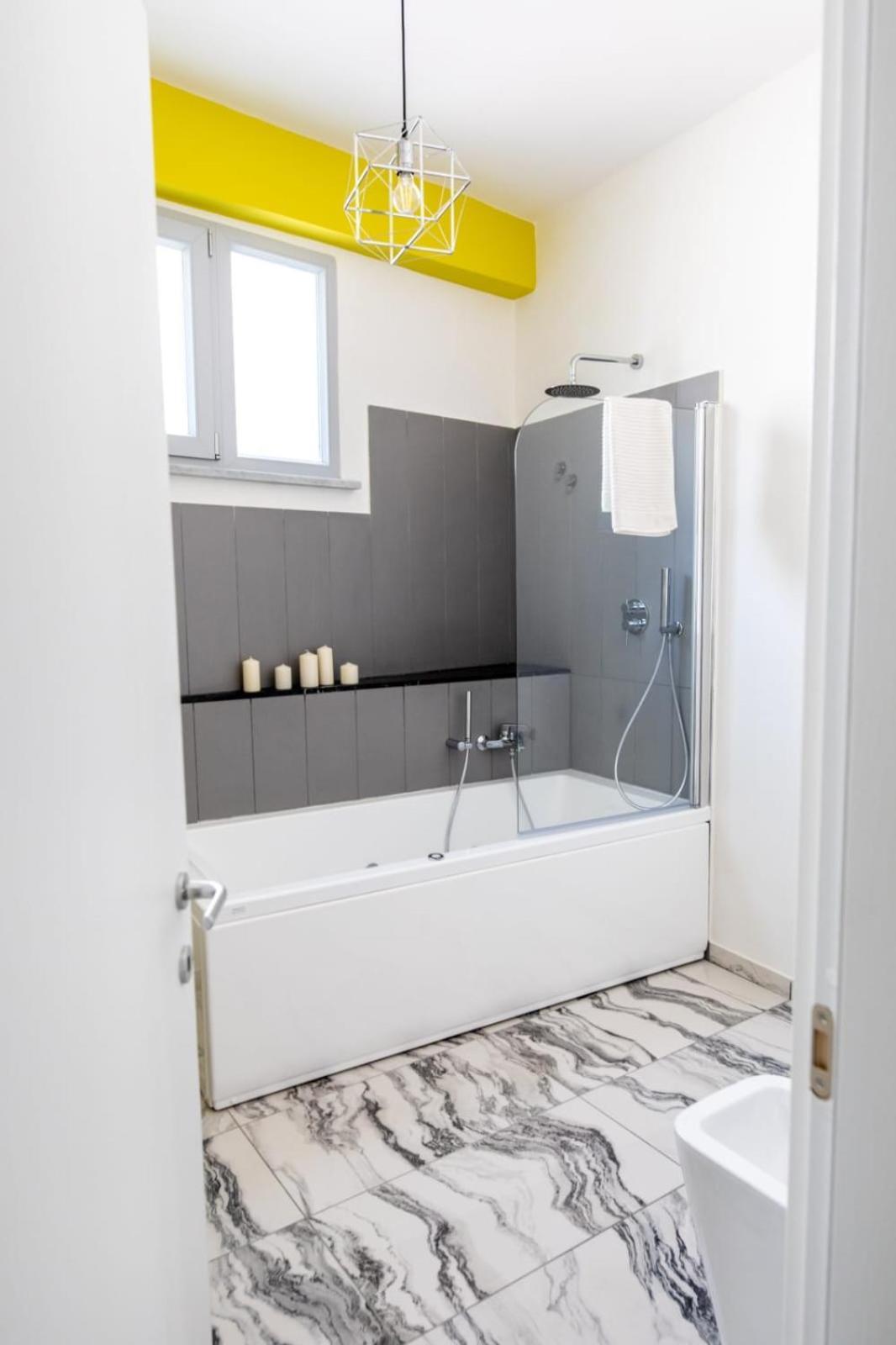 Queen Room Spa Bath