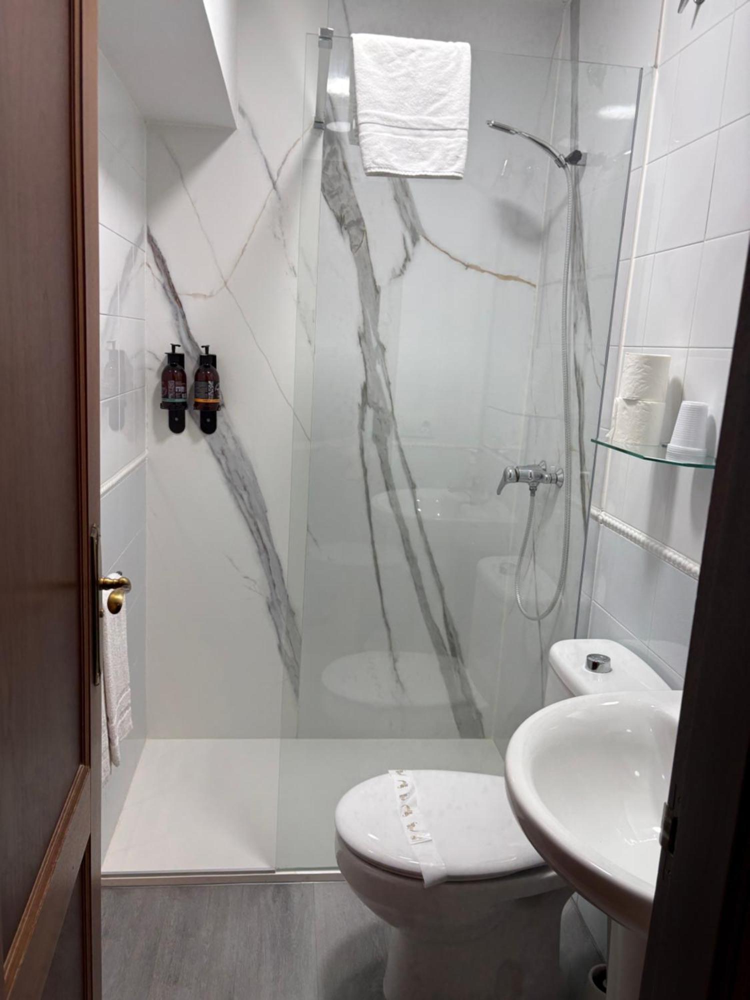 Triple Room Private Bathroom,1743869317:JPEG