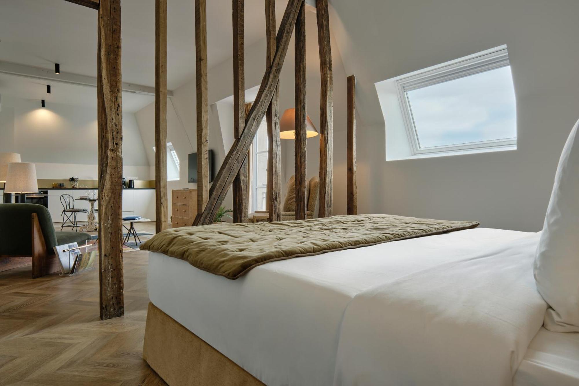 One-Bedroom Deluxe Apartment