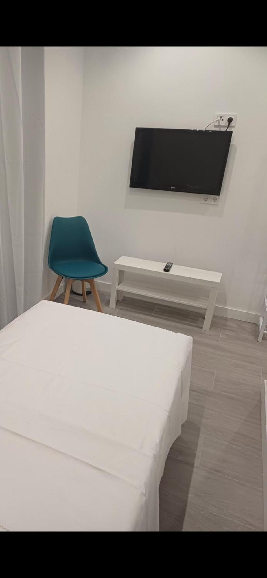 Single Room Private Bathroom