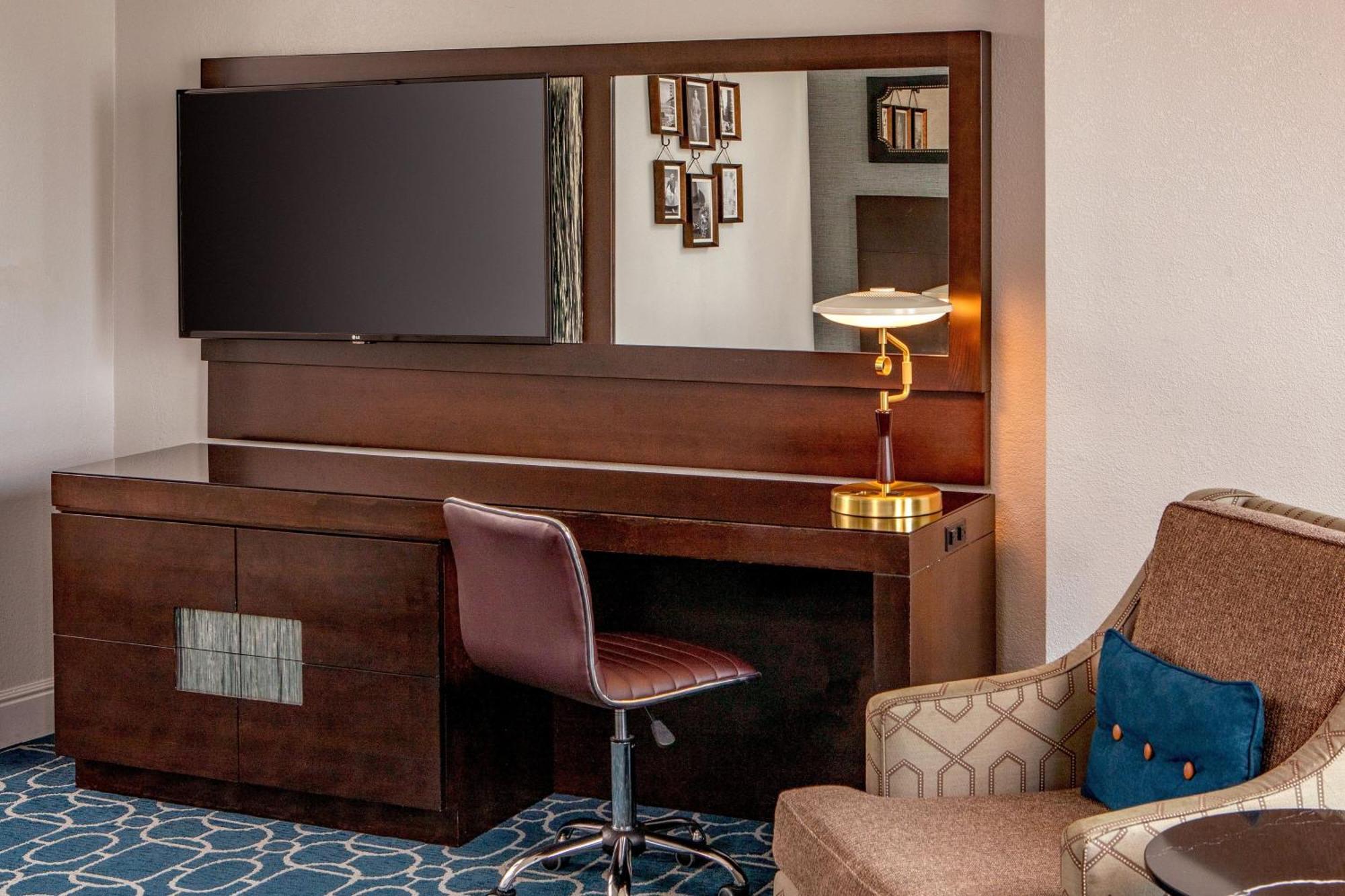 Queen Room Two Queen Beds Hearing Accessible